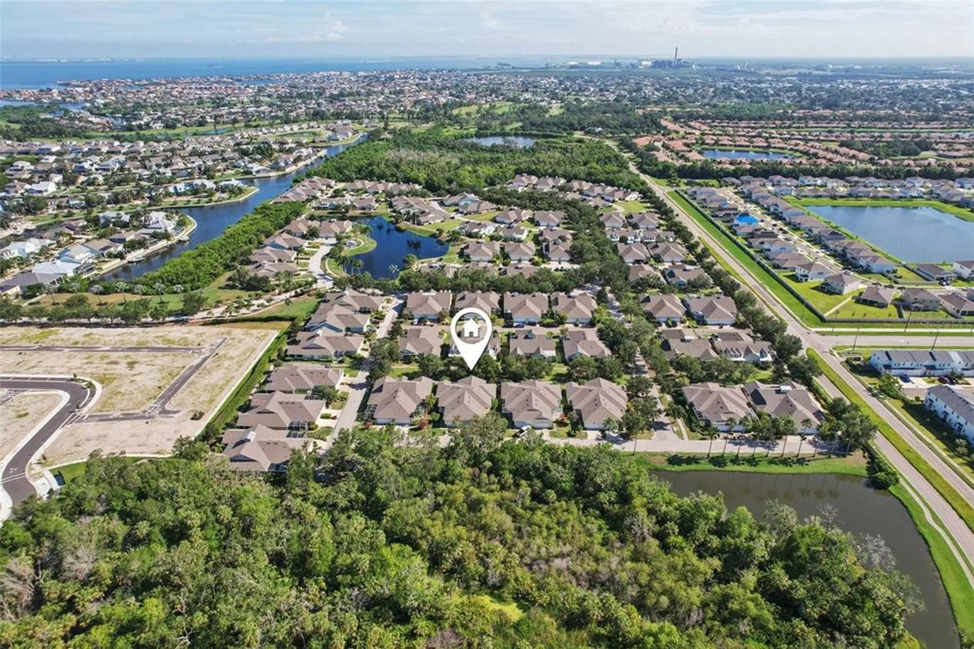 Property Slideshow image 27 of 35 | 221 sunset crest ct, Apollo Beach, FL, 33572