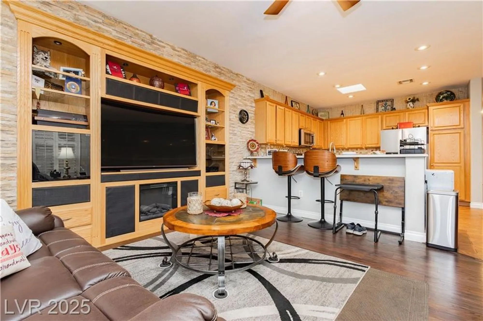 Property Slideshow image 14 of 45 | 10347 profeta ct, Las Vegas, NV, 89135