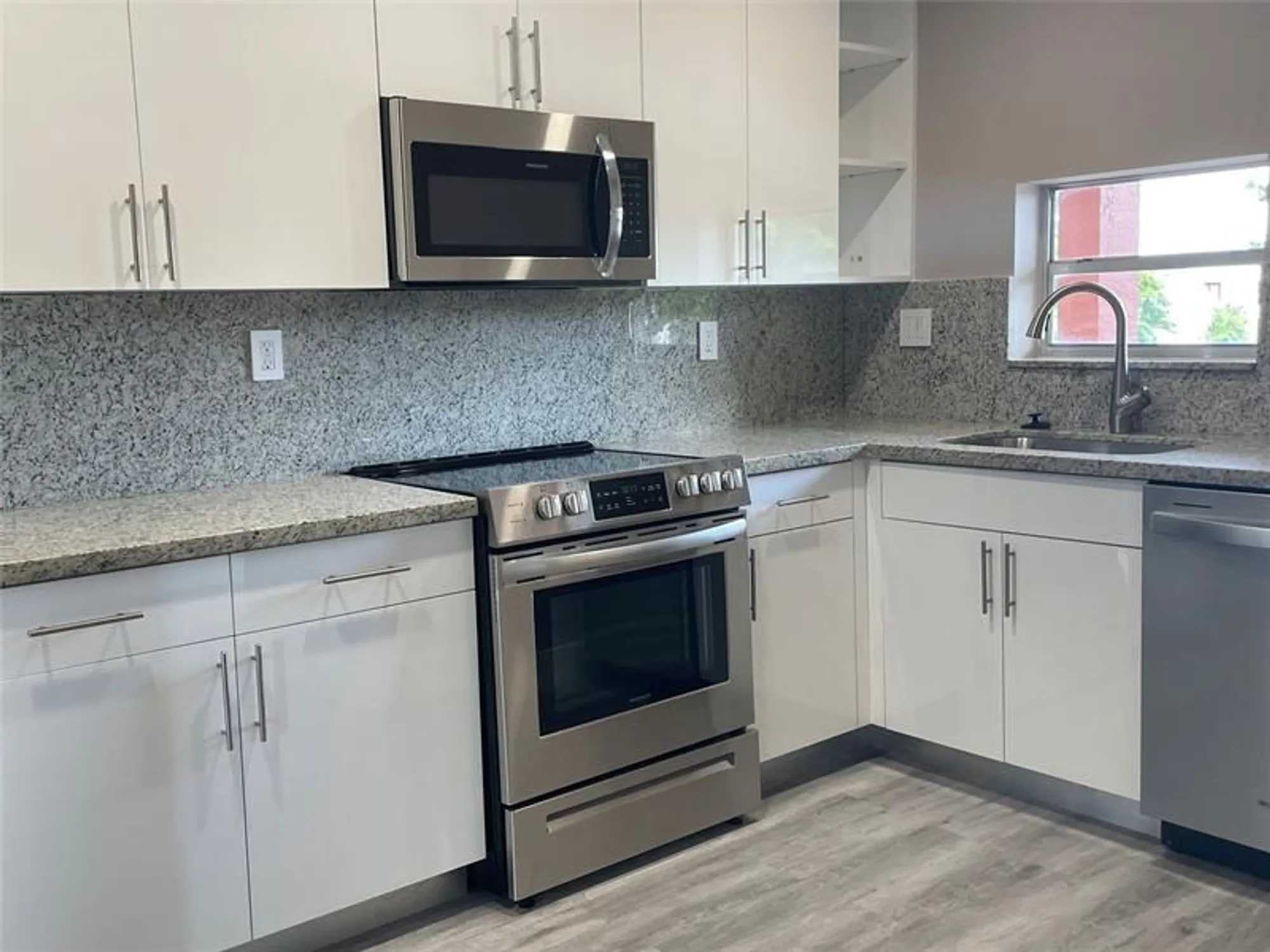 Property Slideshow image 7 of 53 | 8962 s hollybrook blvd 308, Pembroke Pines, FL, 33025