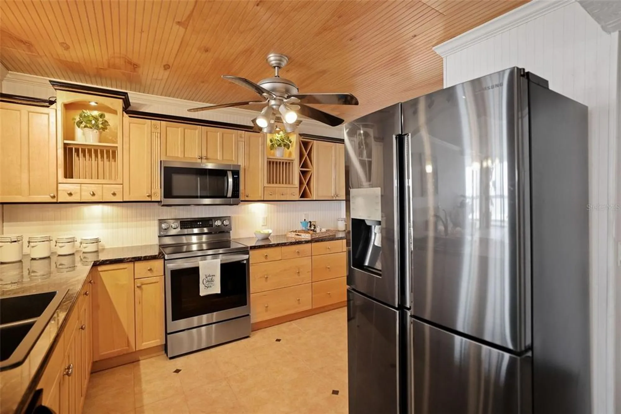 Property Slideshow image 9 of 58 | 18304 gulf blvd 217, Redington Shores, FL, 33708
