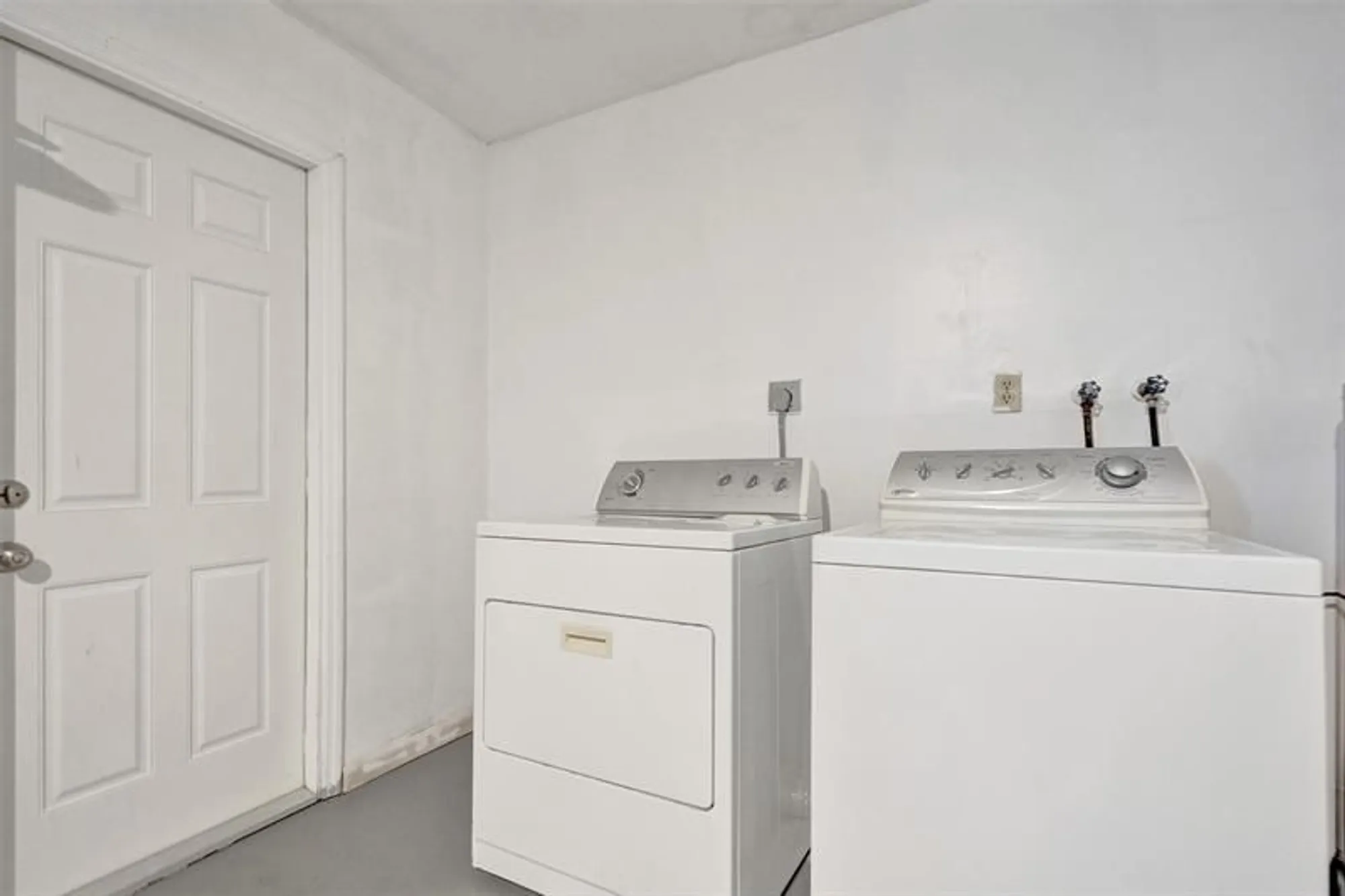 Property Slideshow image 13 of 17 | 6755 nw 15th st, Margate, FL, 33063