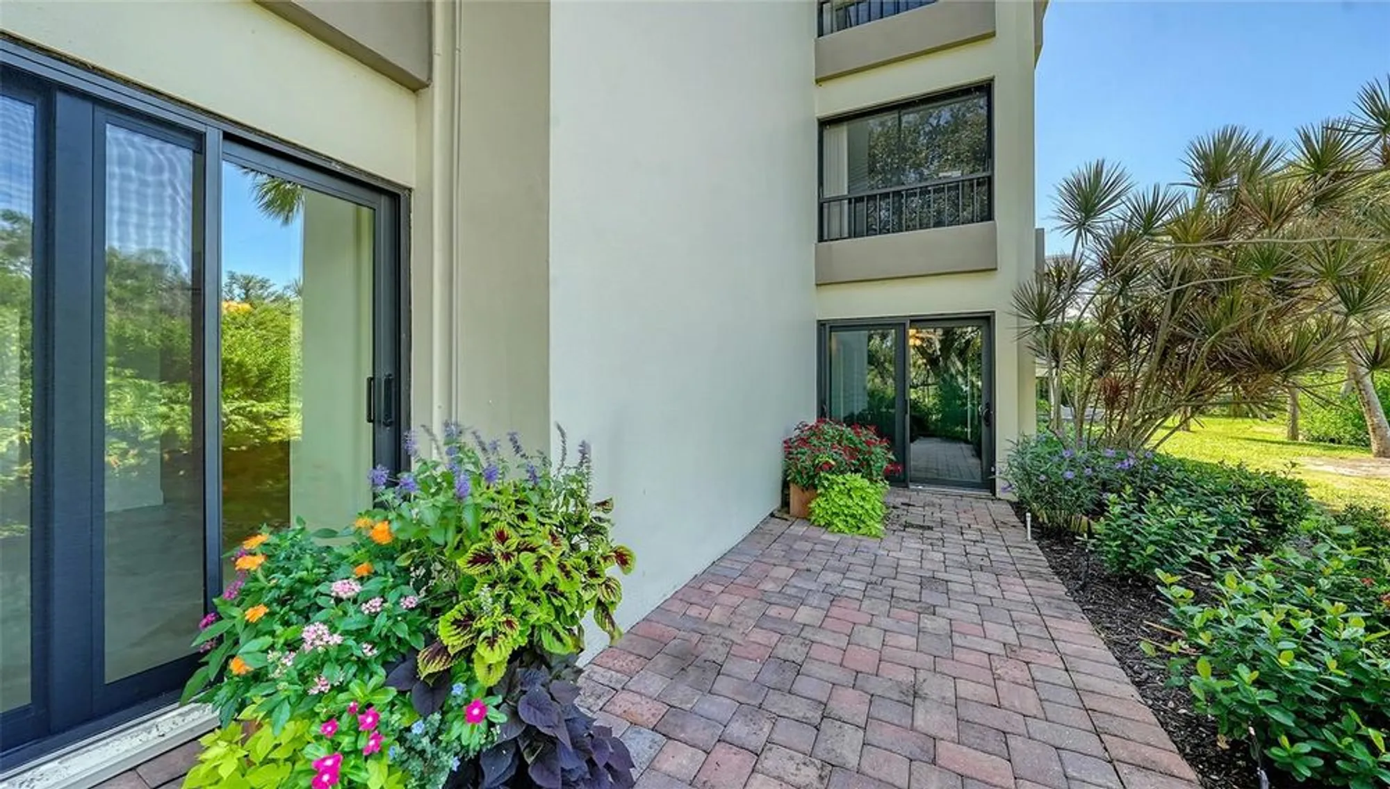 Property Slideshow image 19 of 91 | 225 hourglass way apt 103, Sarasota, FL, 34242