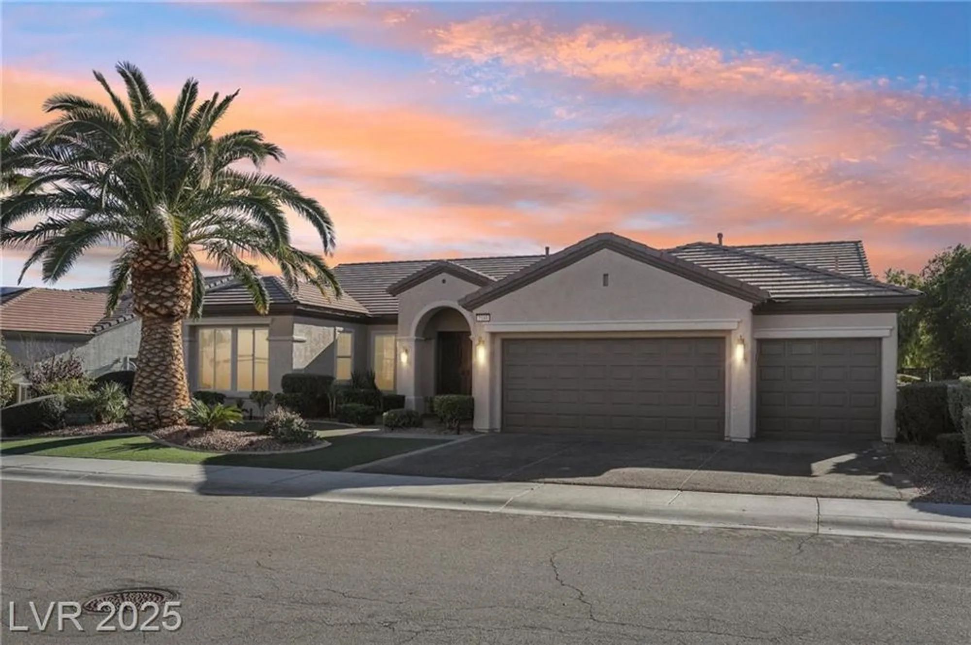 Property Slideshow image 4 of 84 | 2695 olivia heights ave, Henderson, NV, 89052