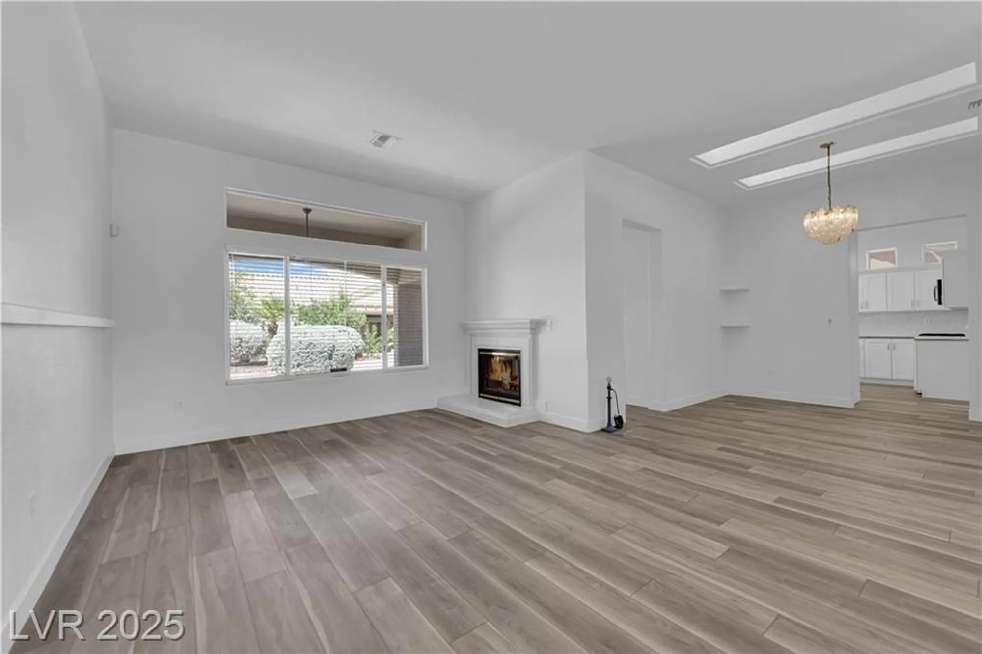 Property Slideshow image 11 of 35 | 10144 hunter springs dr, Las Vegas, NV, 89134