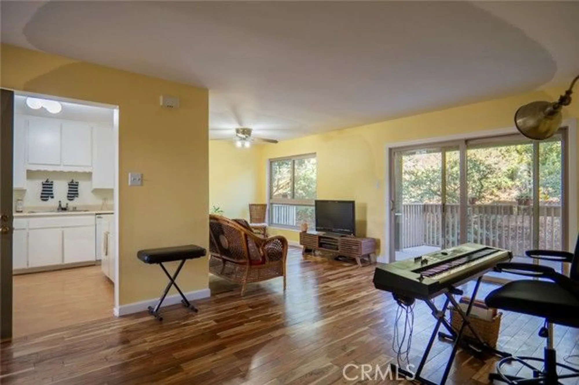 Property Slideshow image 1 of 28 | 327 chestnut hill ct 22, Thousand Oaks, CA, 91360