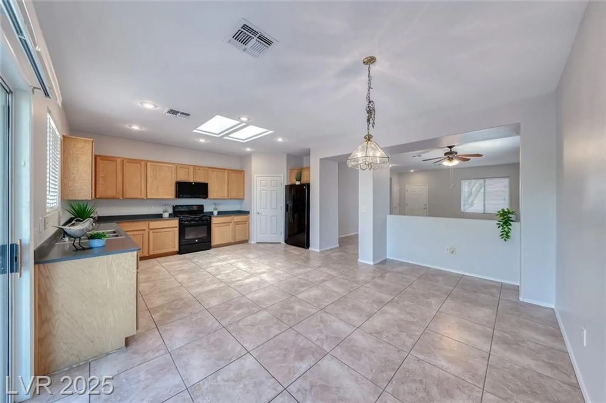 Property Slideshow image 12 of 50 | 2343 schaeffer hills dr, Henderson, NV, 89052