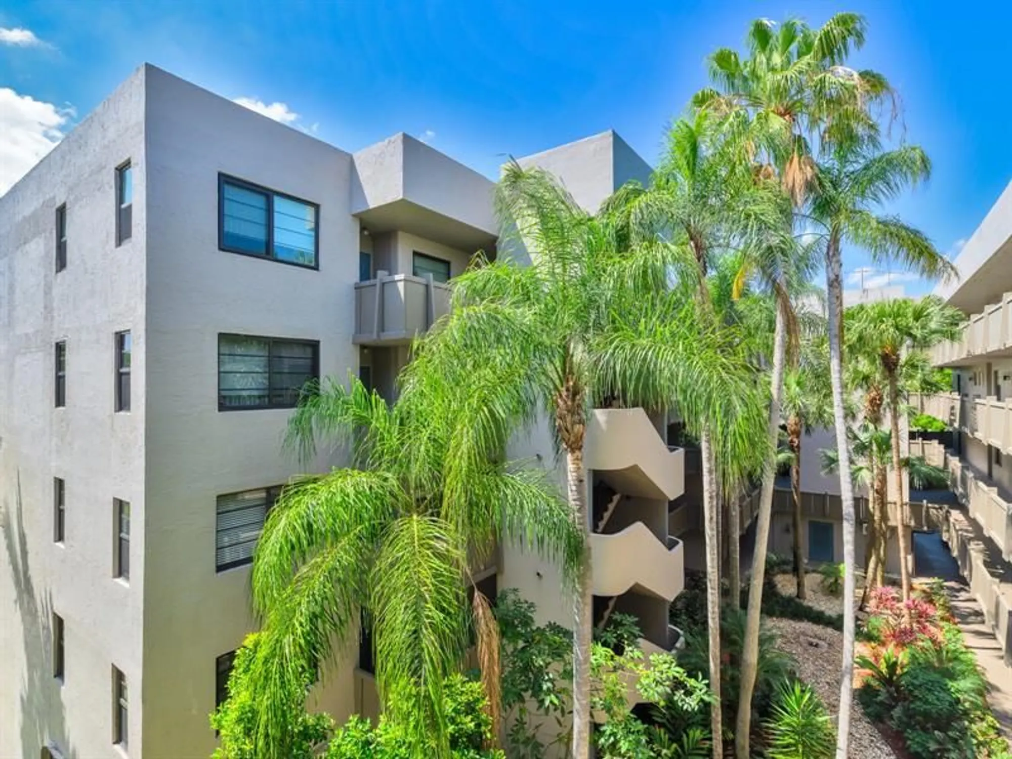 Property Slideshow image 4 of 51 | 1101 colony point cir 422, Pembroke Pines, FL, 33026