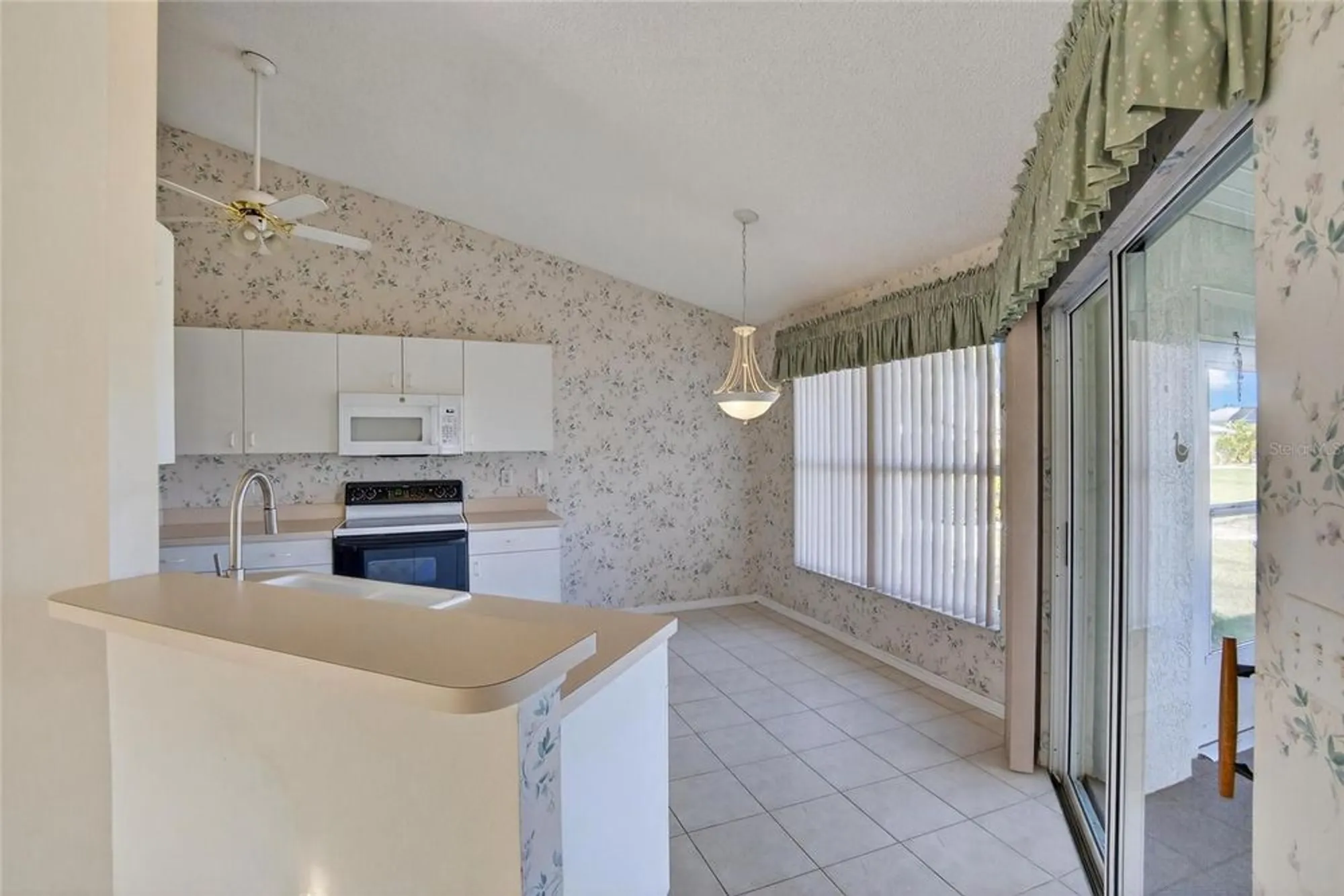 Property Slideshow image 8 of 50 | 331 caloosa palms ct, Sun City Center, FL, 33573