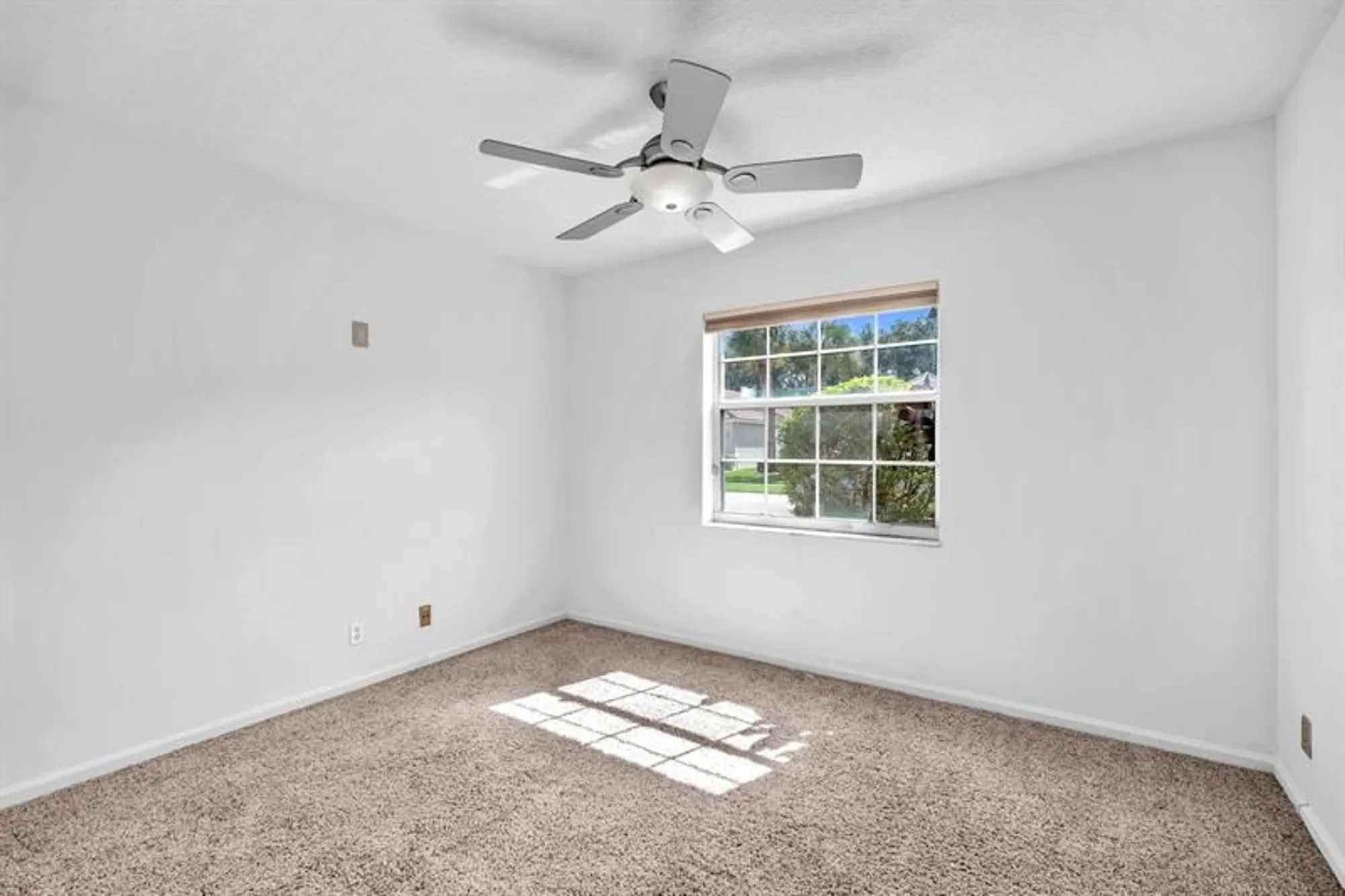 Property Slideshow image 20 of 57 | 5701 swaying palm ln, Boynton Beach, FL, 33437