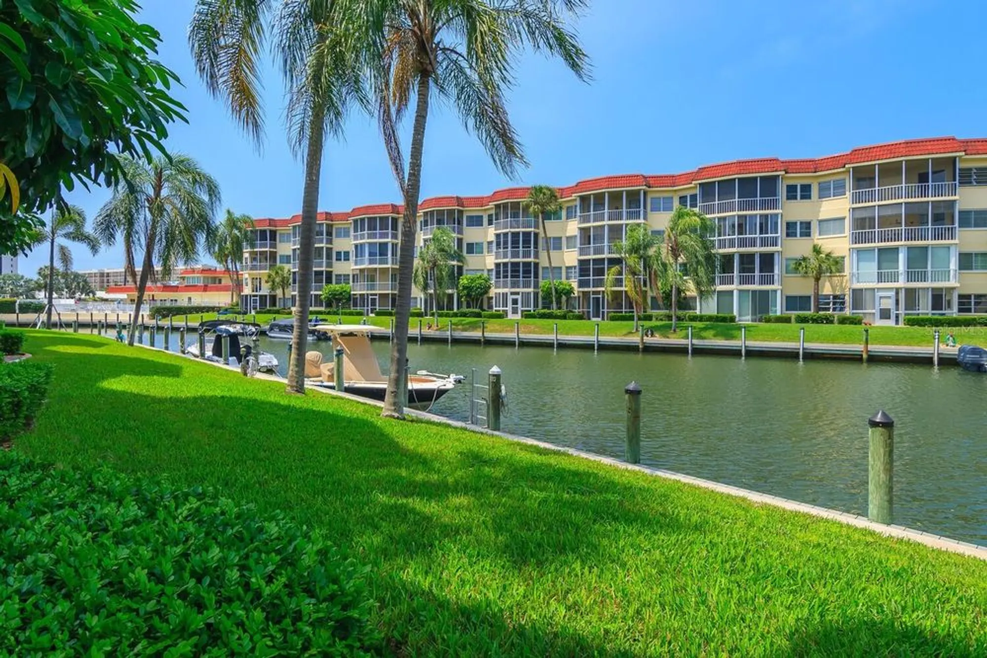 Property Slideshow image 28 of 45 | 1250 n portofino dr apt 304, Sarasota, FL, 34242