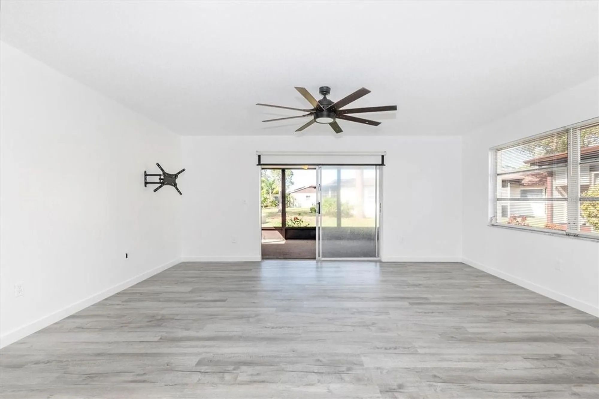 Property Slideshow image 10 of 74 | 6124 green view dr # 139, Sarasota, FL, 34231