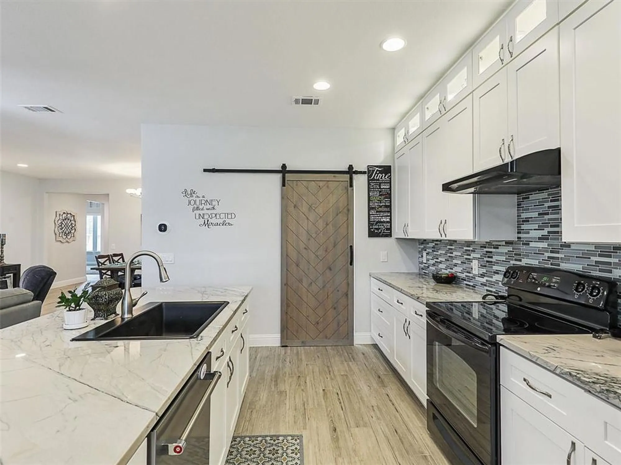 Property Slideshow image 16 of 37 | 6026 prairie bend ln, Frisco, TX, 75036