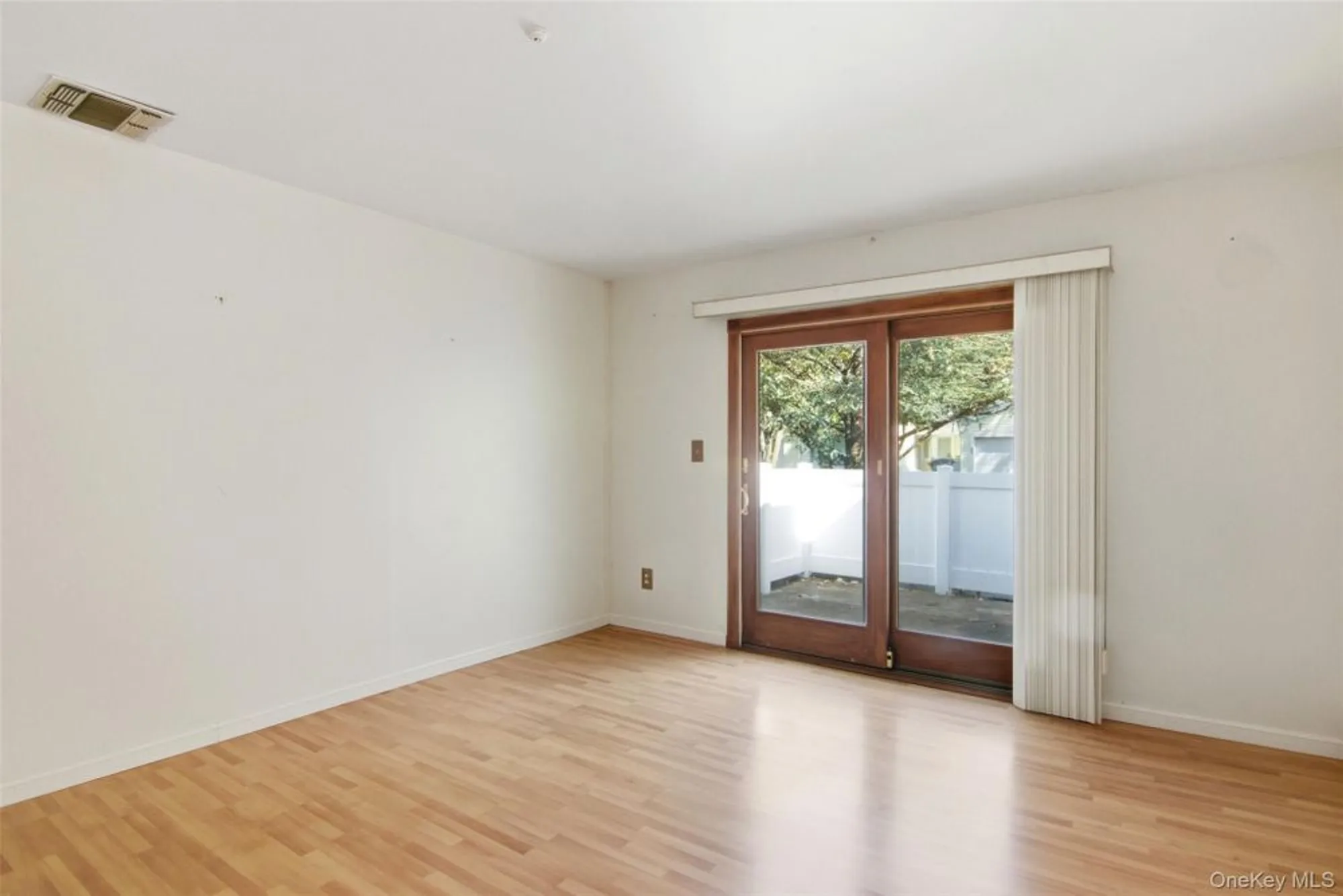 Property Slideshow image 11 of 24 | 607 cabot ct 607, Smithtown, NY, 11780