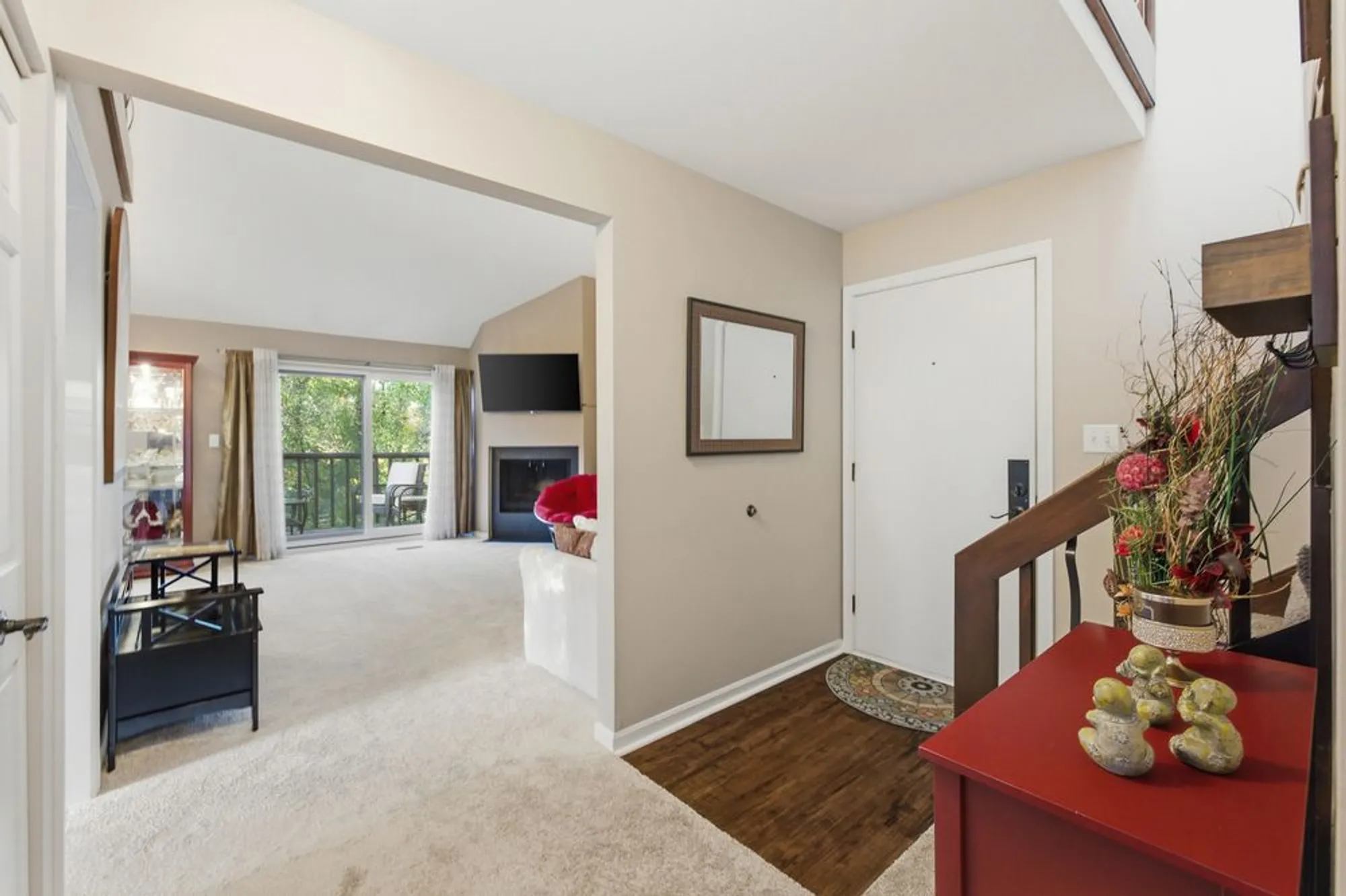 Property Slideshow image 5 of 37 | 294 mallard pt a, Lake Barrington, IL, 60010