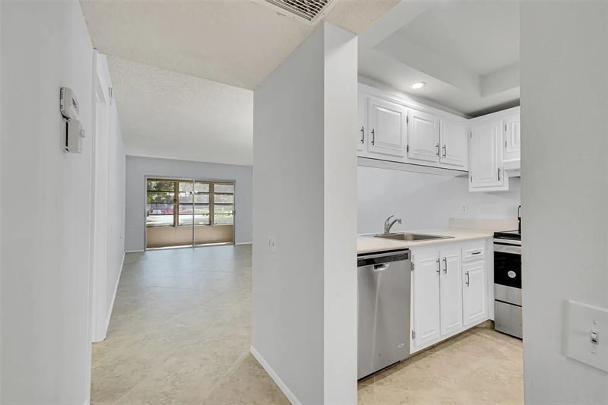 Property Slideshow image 10 of 37 | 2612 nassau bnd d1, Coconut Creek, FL, 33066