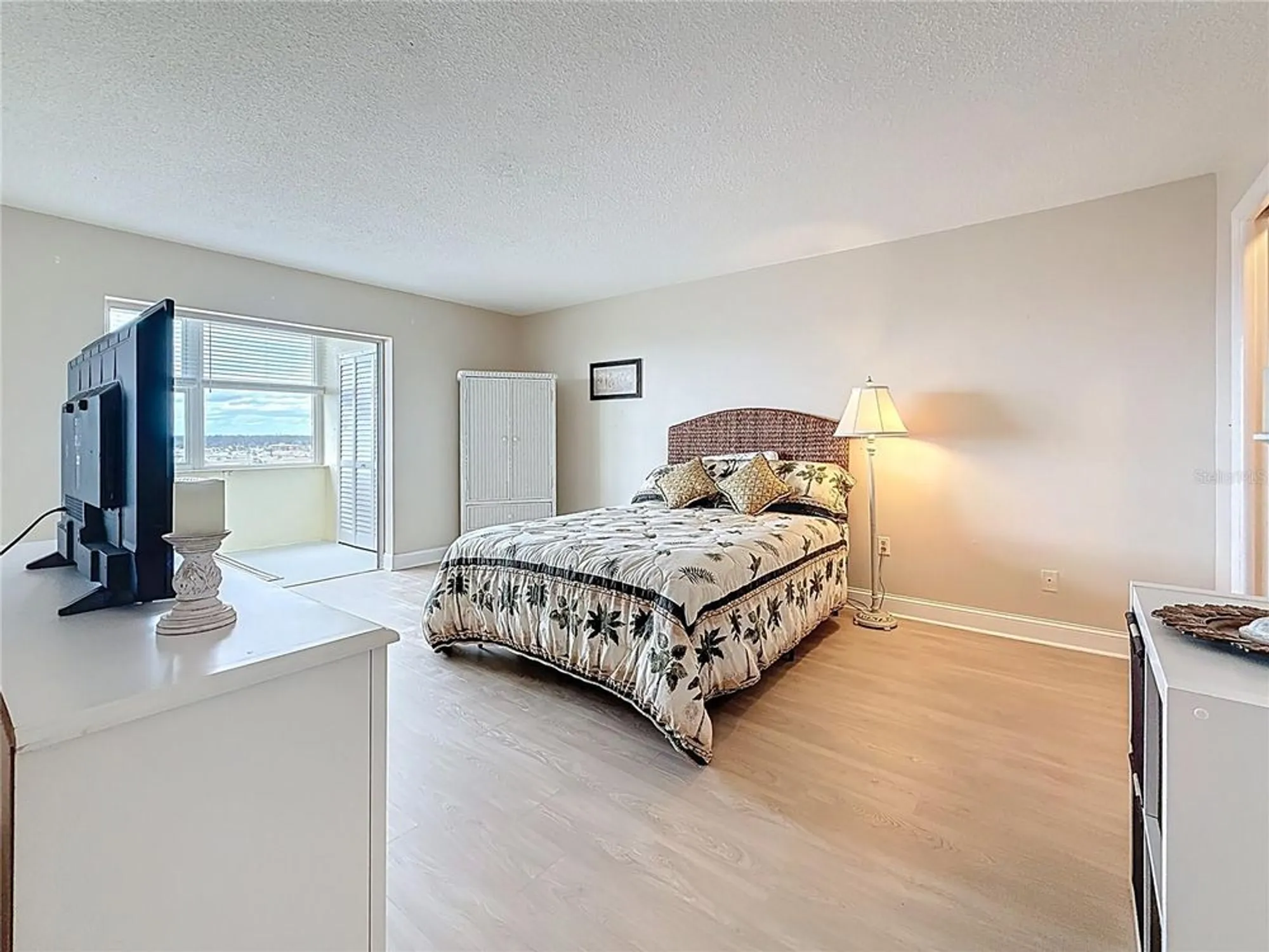 Property Slideshow image 39 of 77 | 4725 cove cir apt 810, Saint Petersburg, FL, 33708