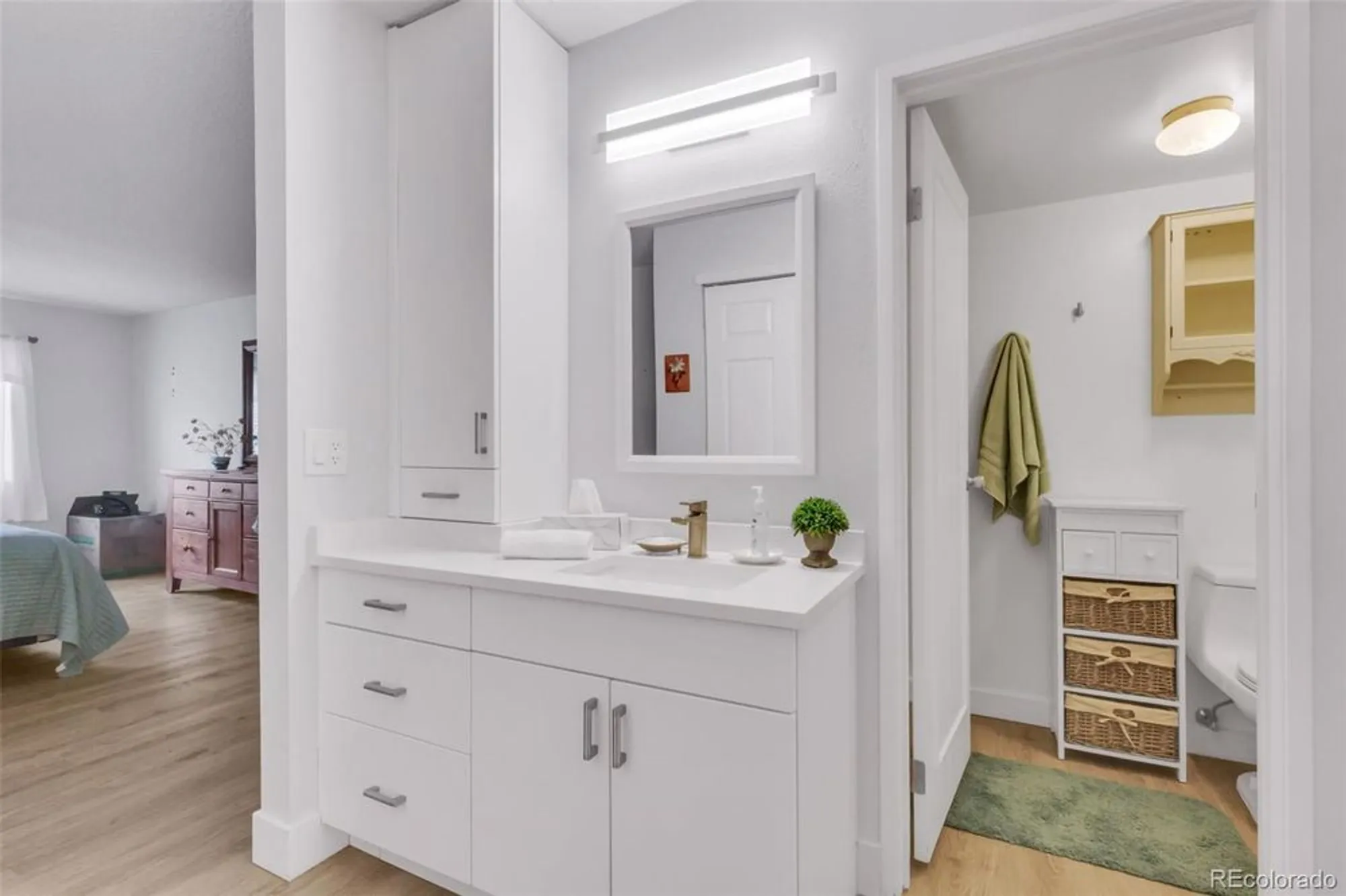 Property Slideshow image 11 of 43 | 13631 e marina dr apt 105, Aurora, CO, 80014