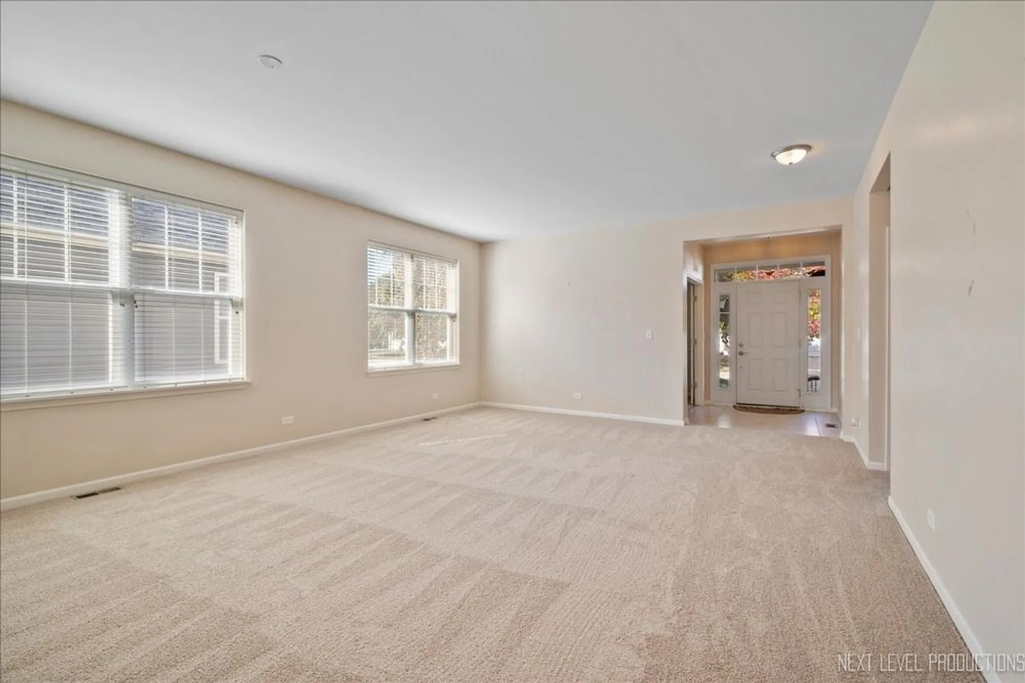 Property Slideshow image 7 of 29 | 712 bohannon cir, Oswego, IL, 60543
