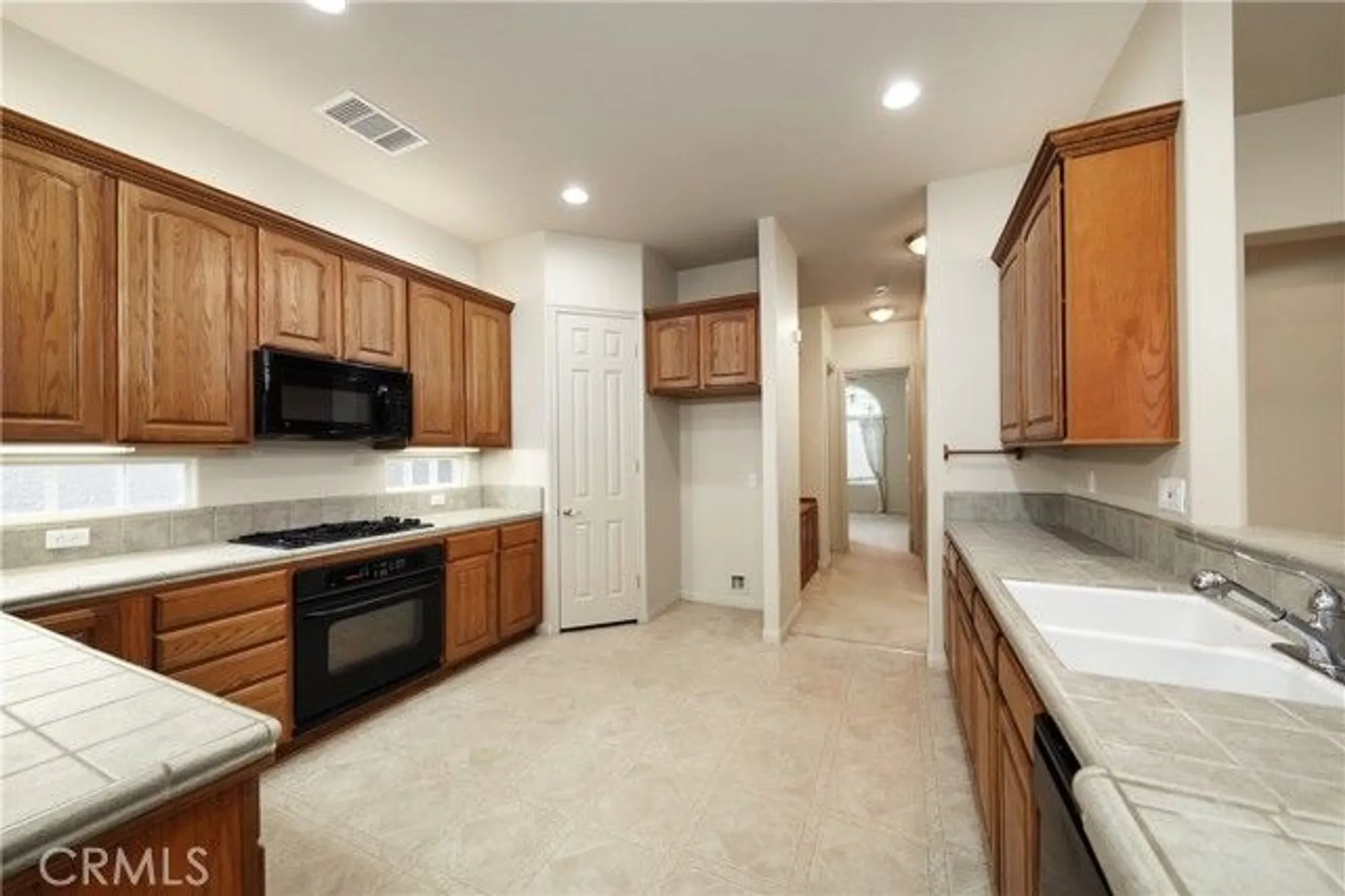 Property Slideshow image 8 of 34 | 10014 brigadoon rose st, Bakersfield, CA, 93311