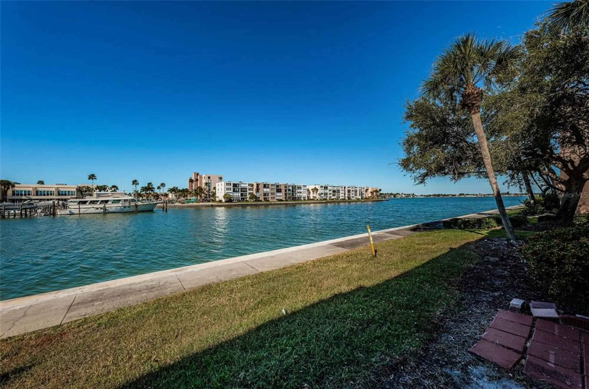 Property Slideshow image 1 of 90 | 7420 bay island dr 171, South Pasadena, FL, 33707
