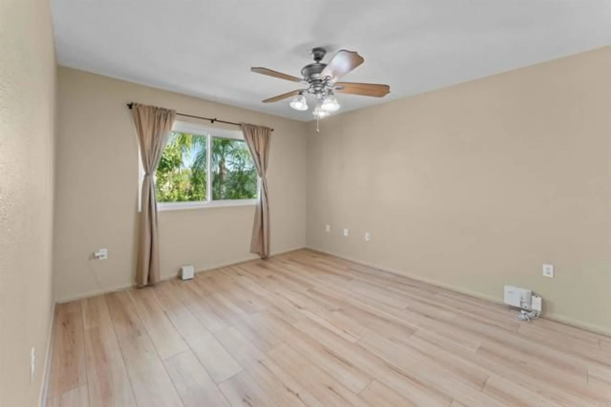 Property Slideshow image 13 of 28 | 25768 roanoke rd, Sun City, CA, 92586