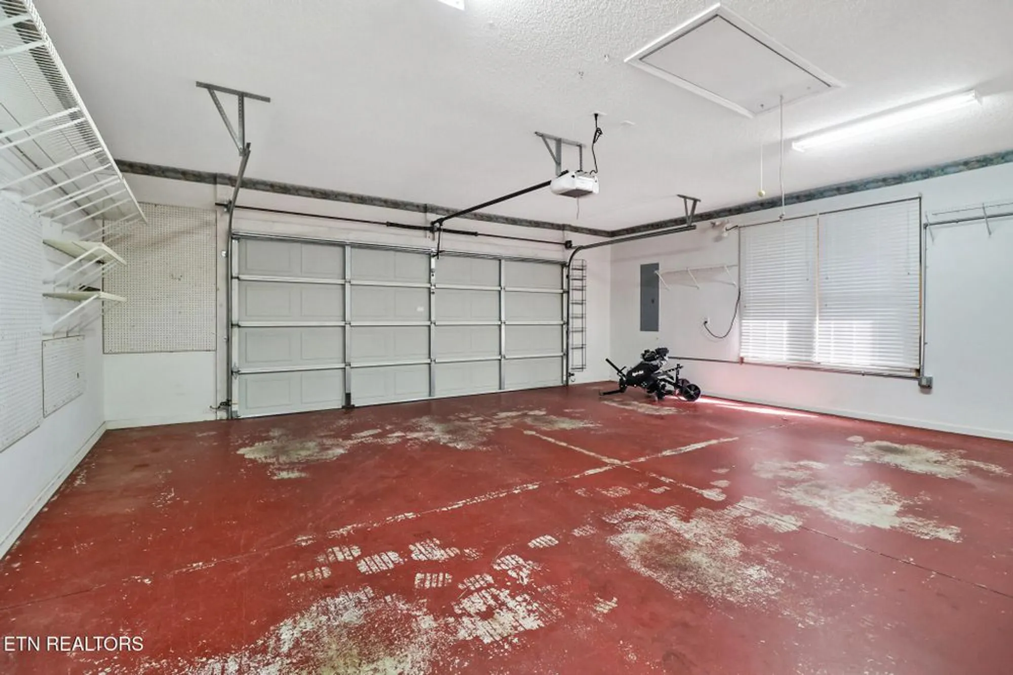 Property Slideshow image 30 of 54 | 104 flossmoor cir, Crossville, TN, 38558