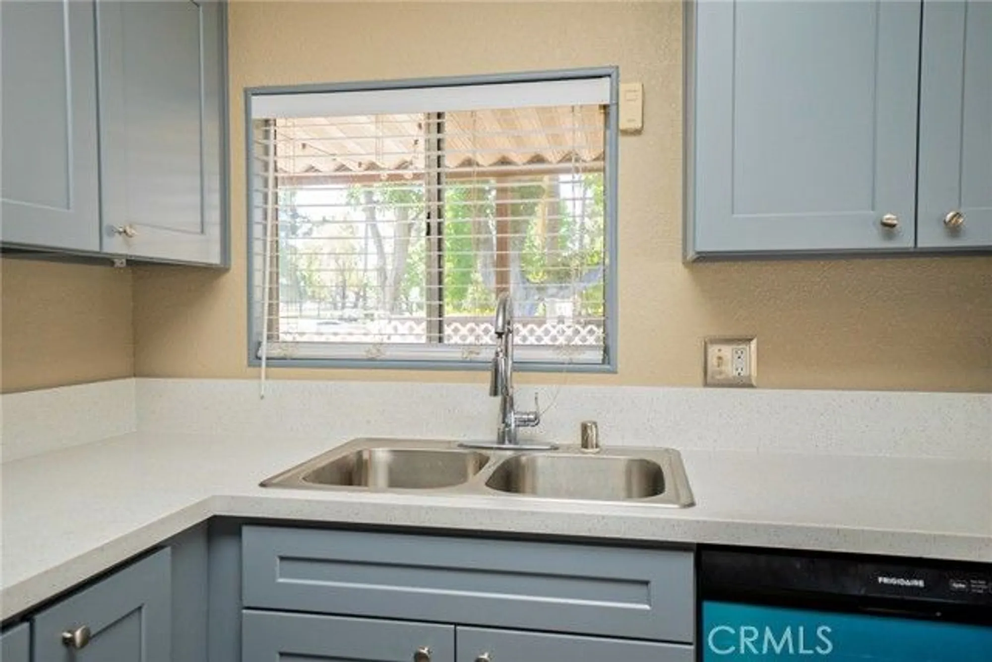 Property Slideshow image 25 of 55 | 901 norwich way, Corona, CA, 92882