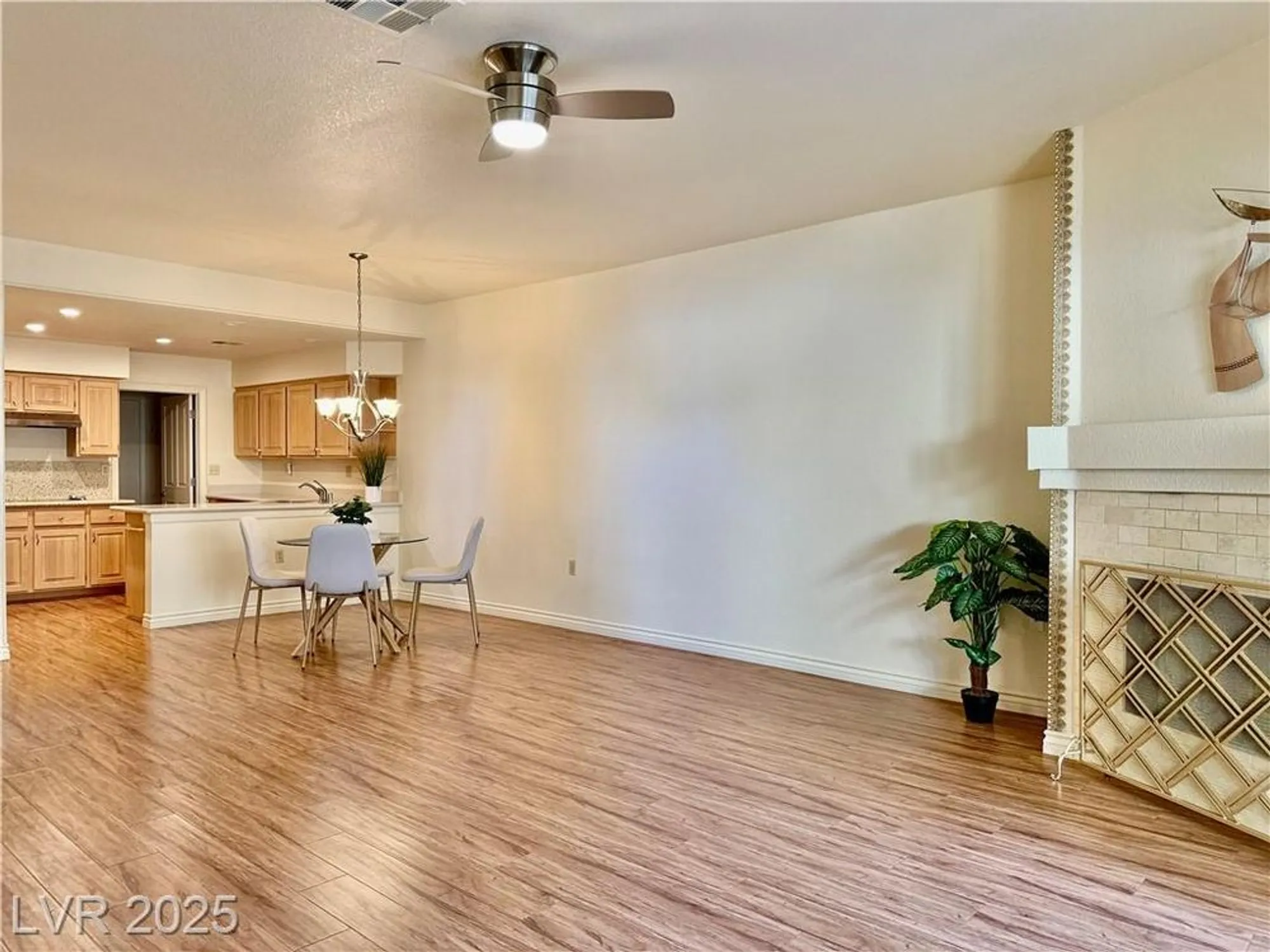 Property Slideshow image 3 of 29 | 421 wonderstone dr, Las Vegas, NV, 89107
