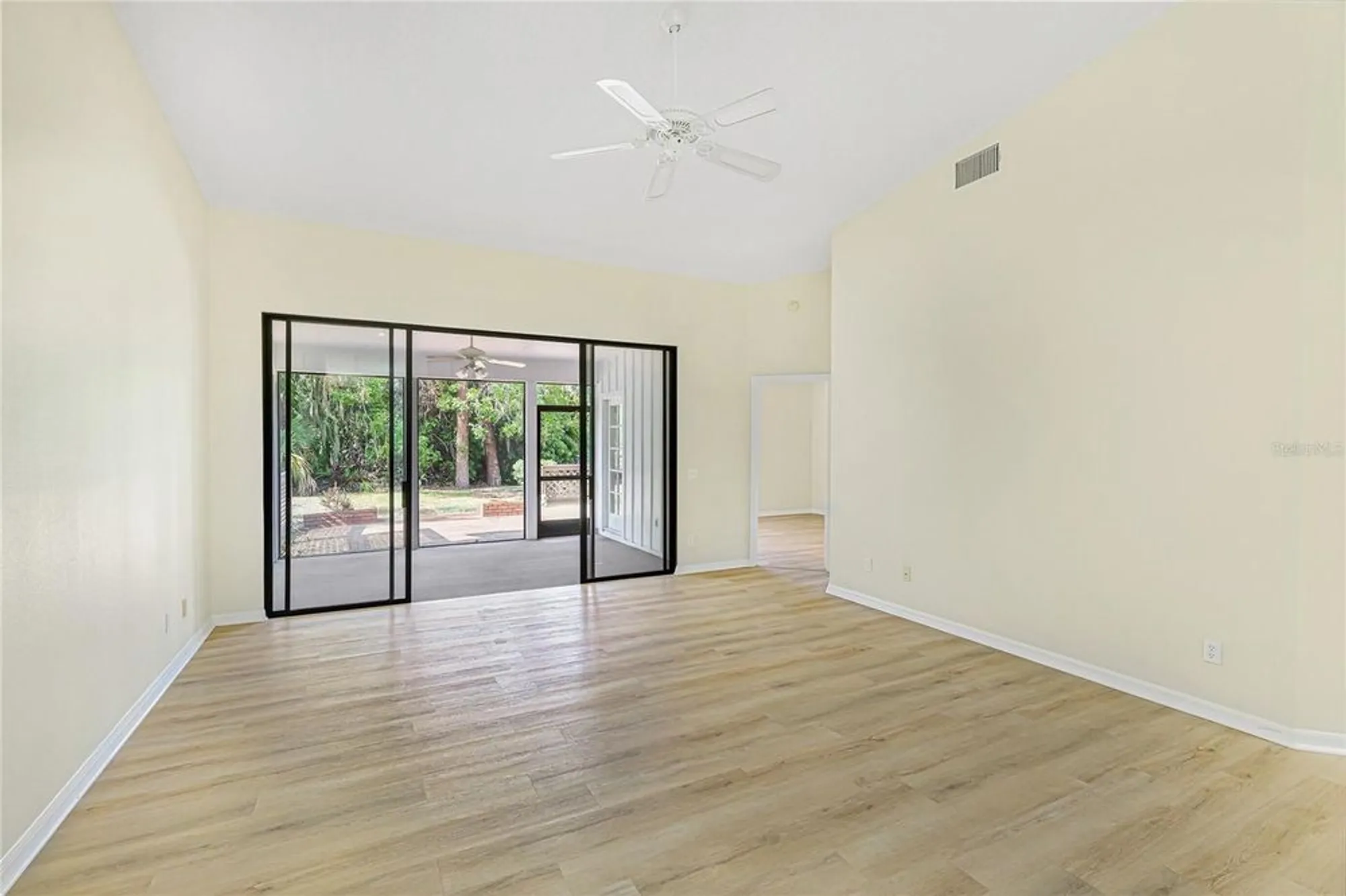 Property Slideshow image 7 of 44 | 7106 saint andrews ln, Sarasota, FL, 34243