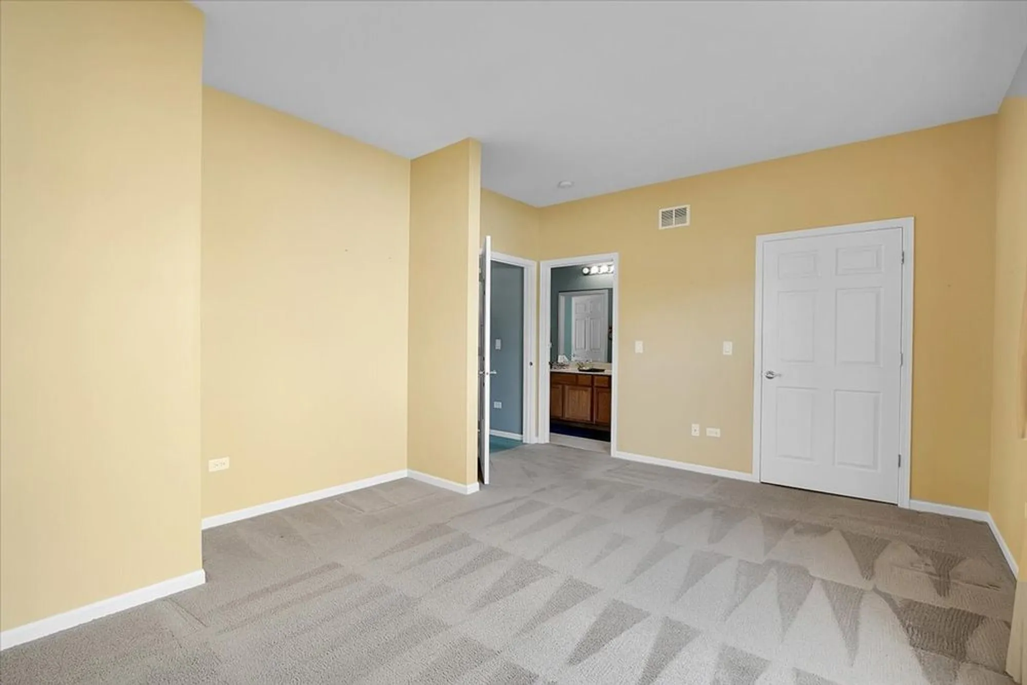 Property Slideshow image 18 of 28 | 16012 carillon lakes ct, Crest Hill, IL, 60403