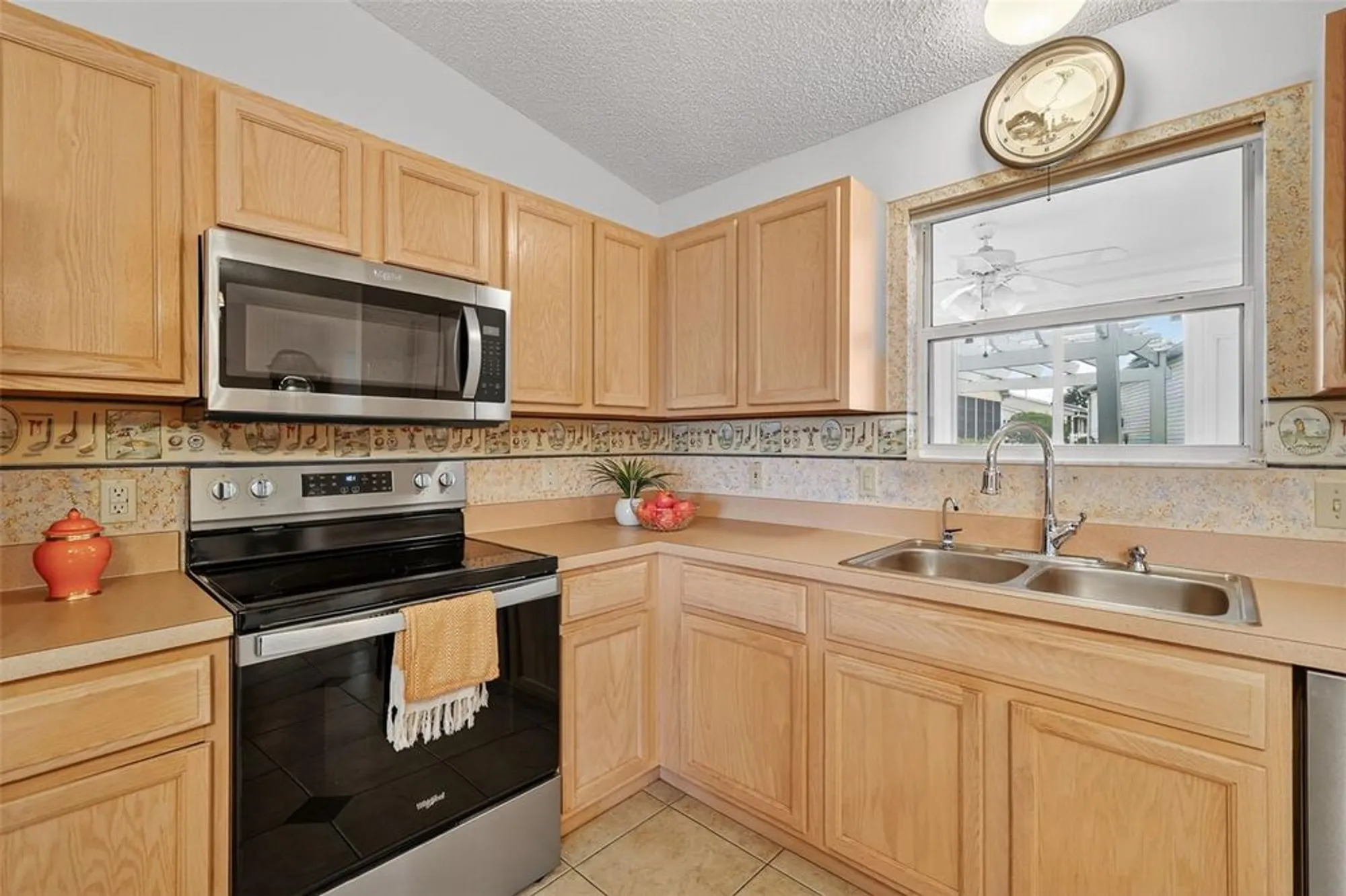 Property Slideshow image 14 of 32 | 1201 de la fuente ct, The Villages, FL, 32162