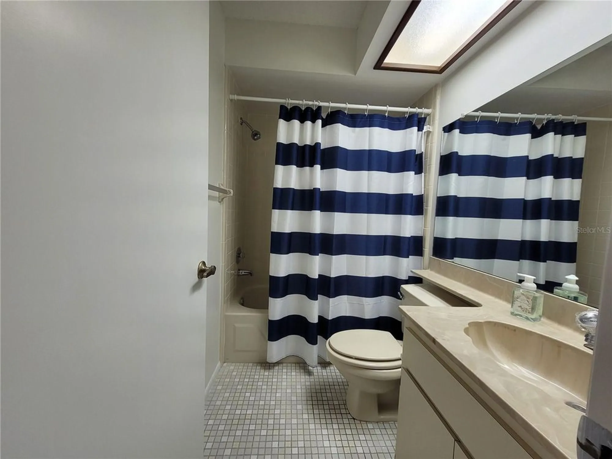 Property Slideshow image 11 of 23 | 946 madrid dr, Palm Harbor, FL, 34684