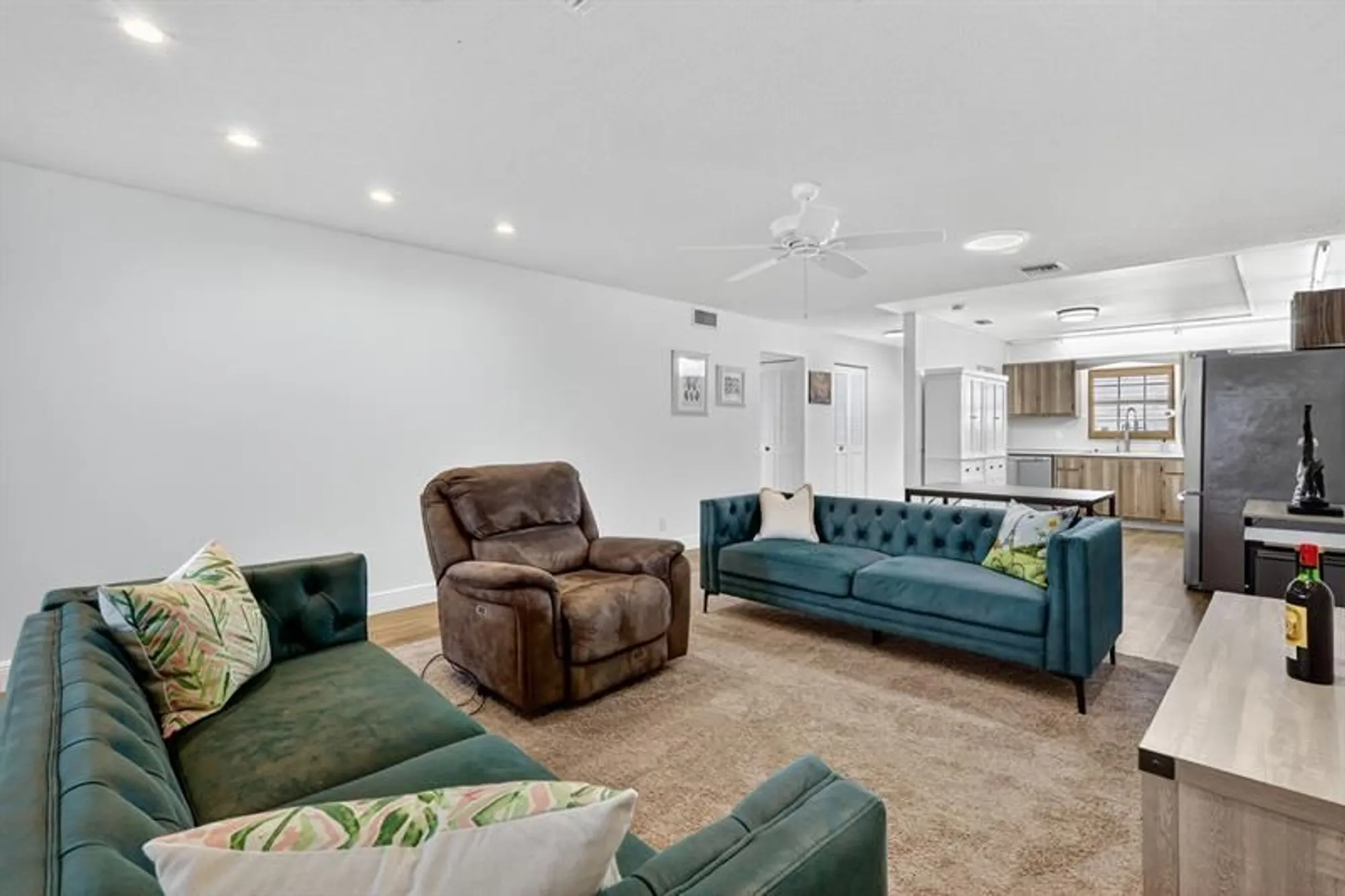 Property Slideshow image 10 of 52 | 448 franconia cir b, Lake Worth, FL, 33467