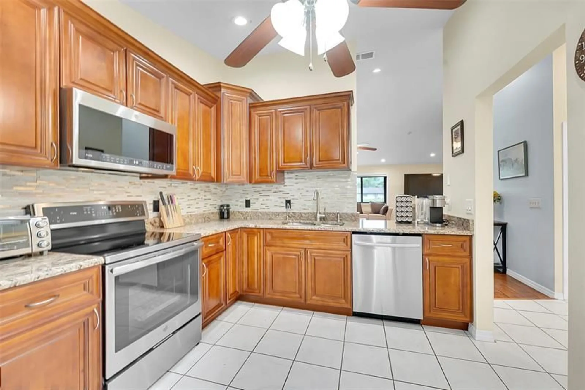 Property Slideshow image 13 of 53 | 468 long bow ct # 468, Royal Palm Beach, FL, 33411
