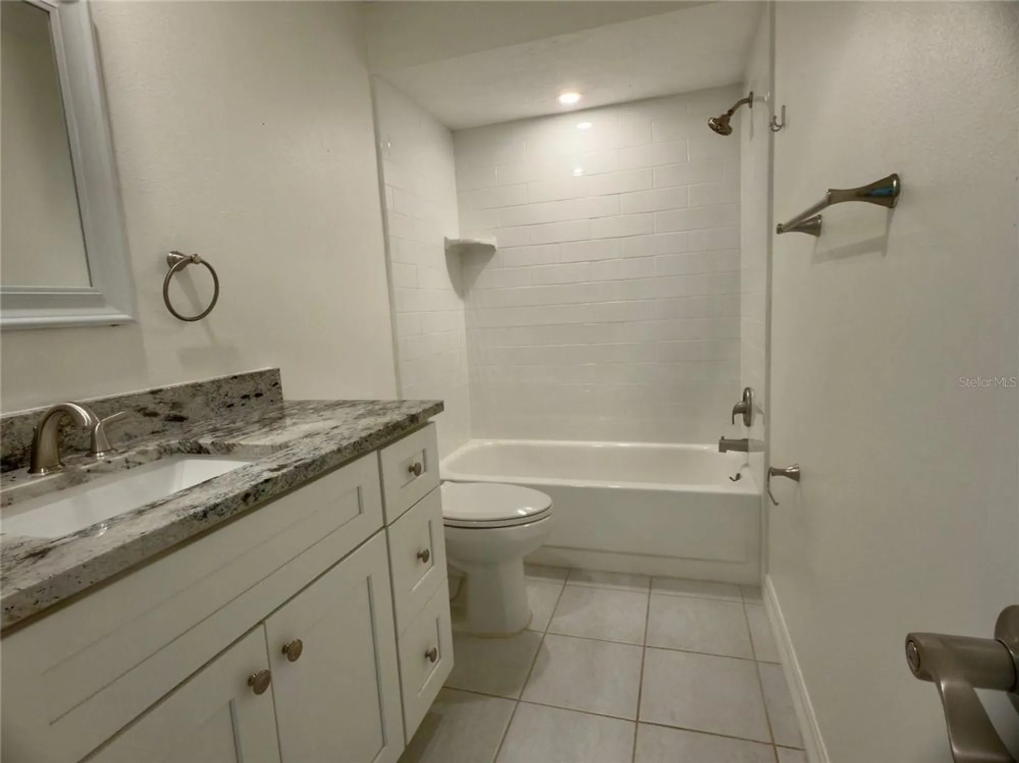 Property Slideshow image 18 of 23 | 4001 oakhurst dr 3119, Sarasota, FL, 34233