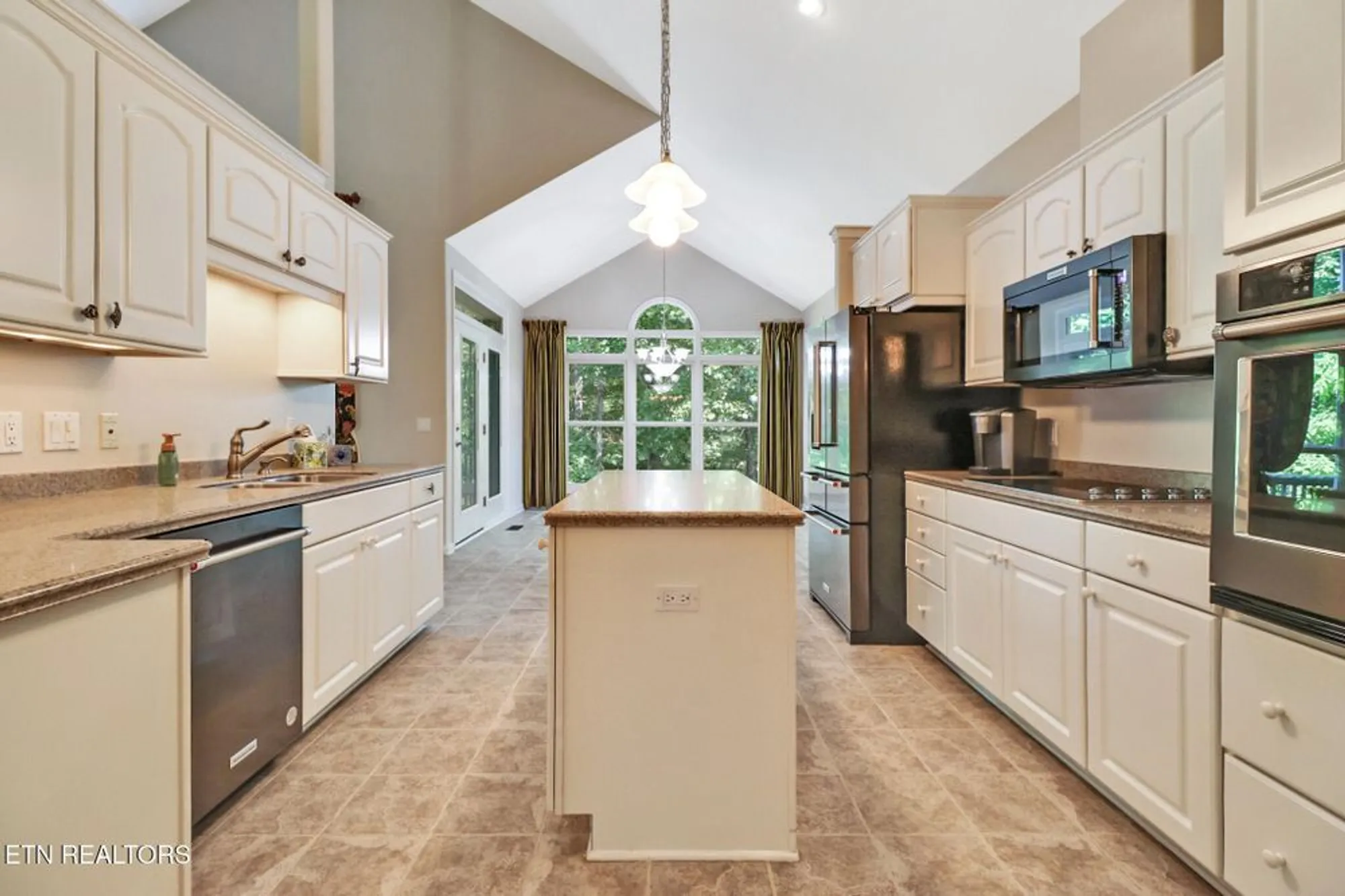 Property Slideshow image 16 of 52 | 123 lafayette pt apt 1, Crossville, TN, 38558