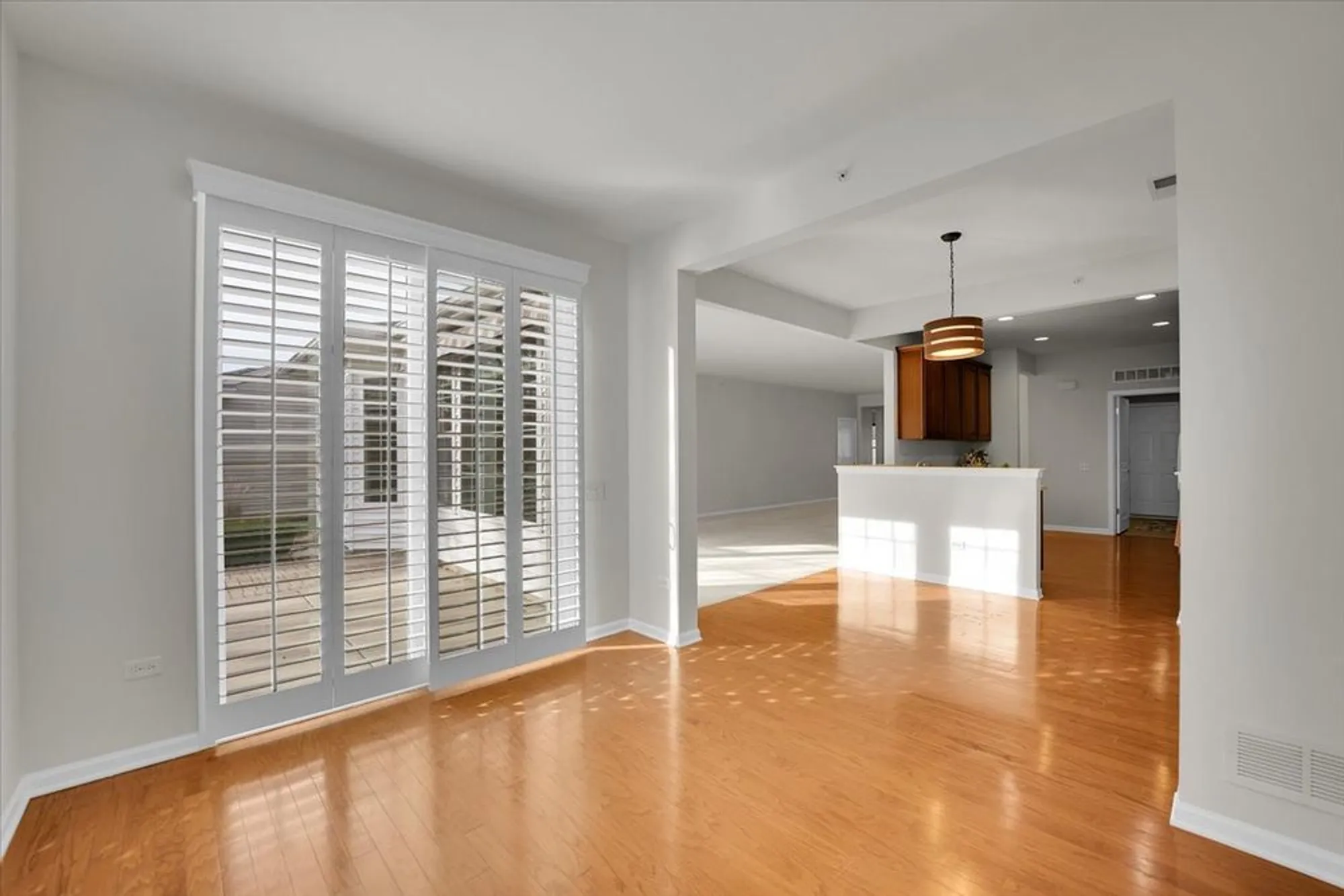 Property Slideshow image 13 of 32 | 14525 tawny ln, Huntley, IL, 60142