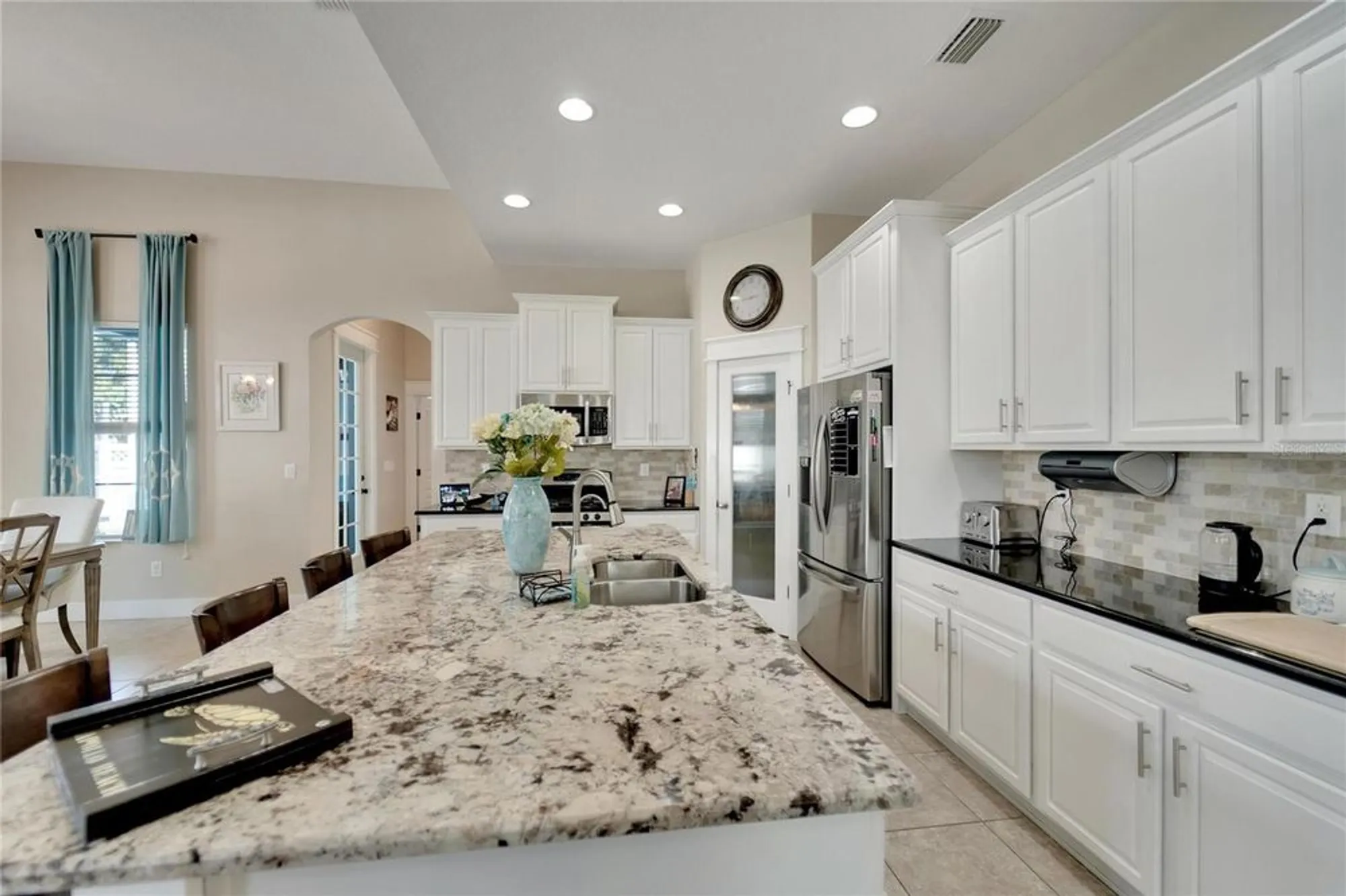 Property Slideshow image 14 of 60 | 527 manns harbor dr, Apollo Beach, FL, 33572