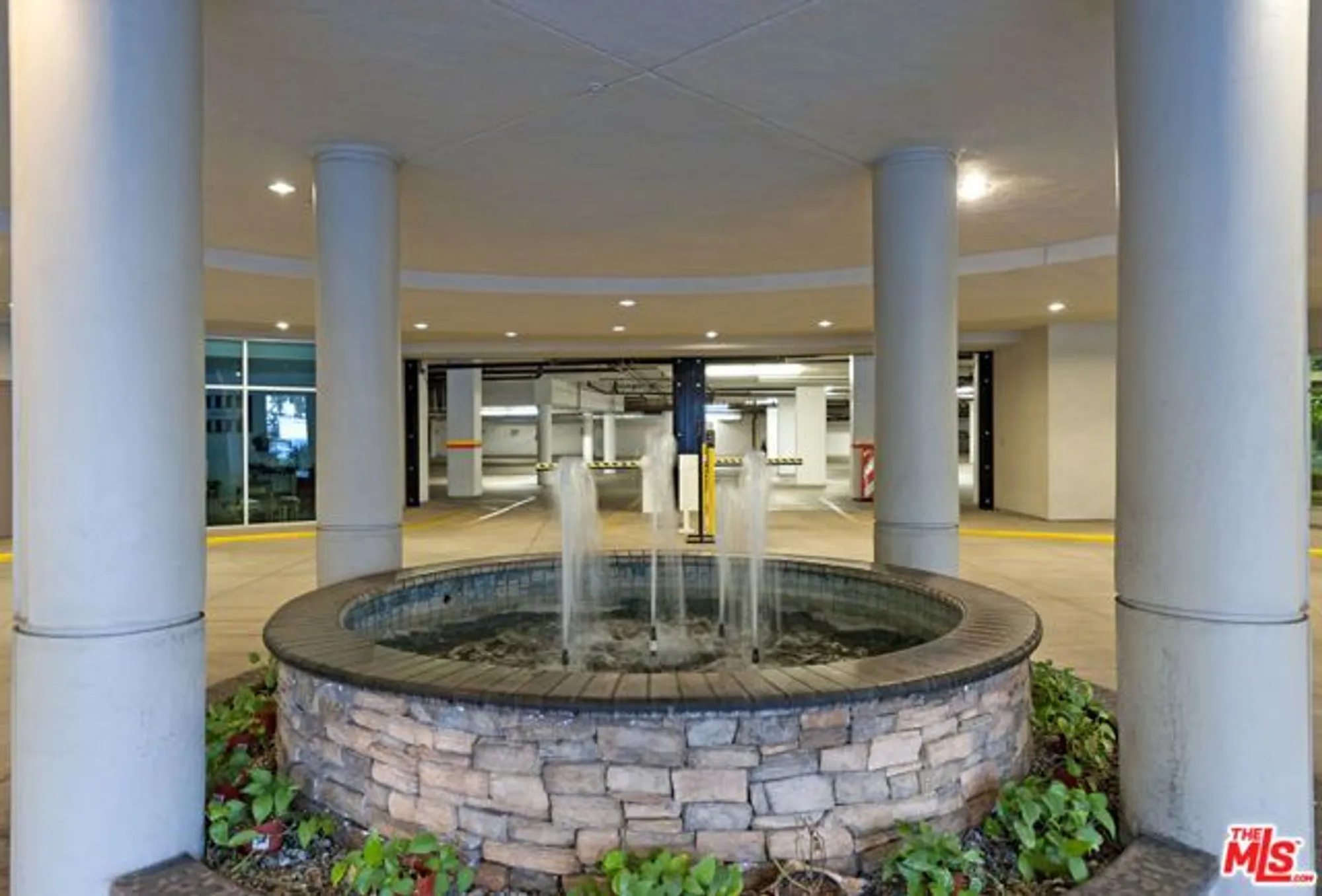 Property Slideshow image 6 of 41 | 267 s san pedro st unit 211, Los Angeles, CA, 90012