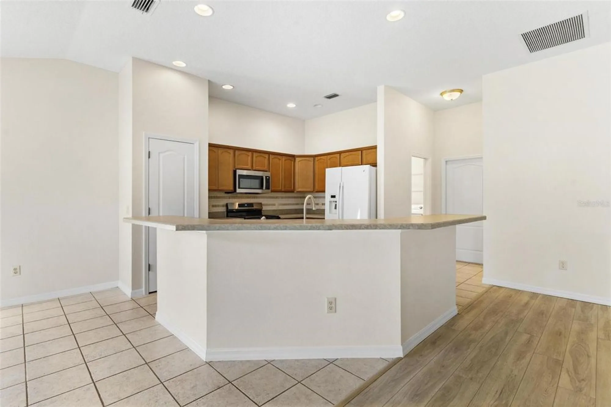 Property Slideshow image 9 of 44 | 471 gaskin ln, The Villages, FL, 32162