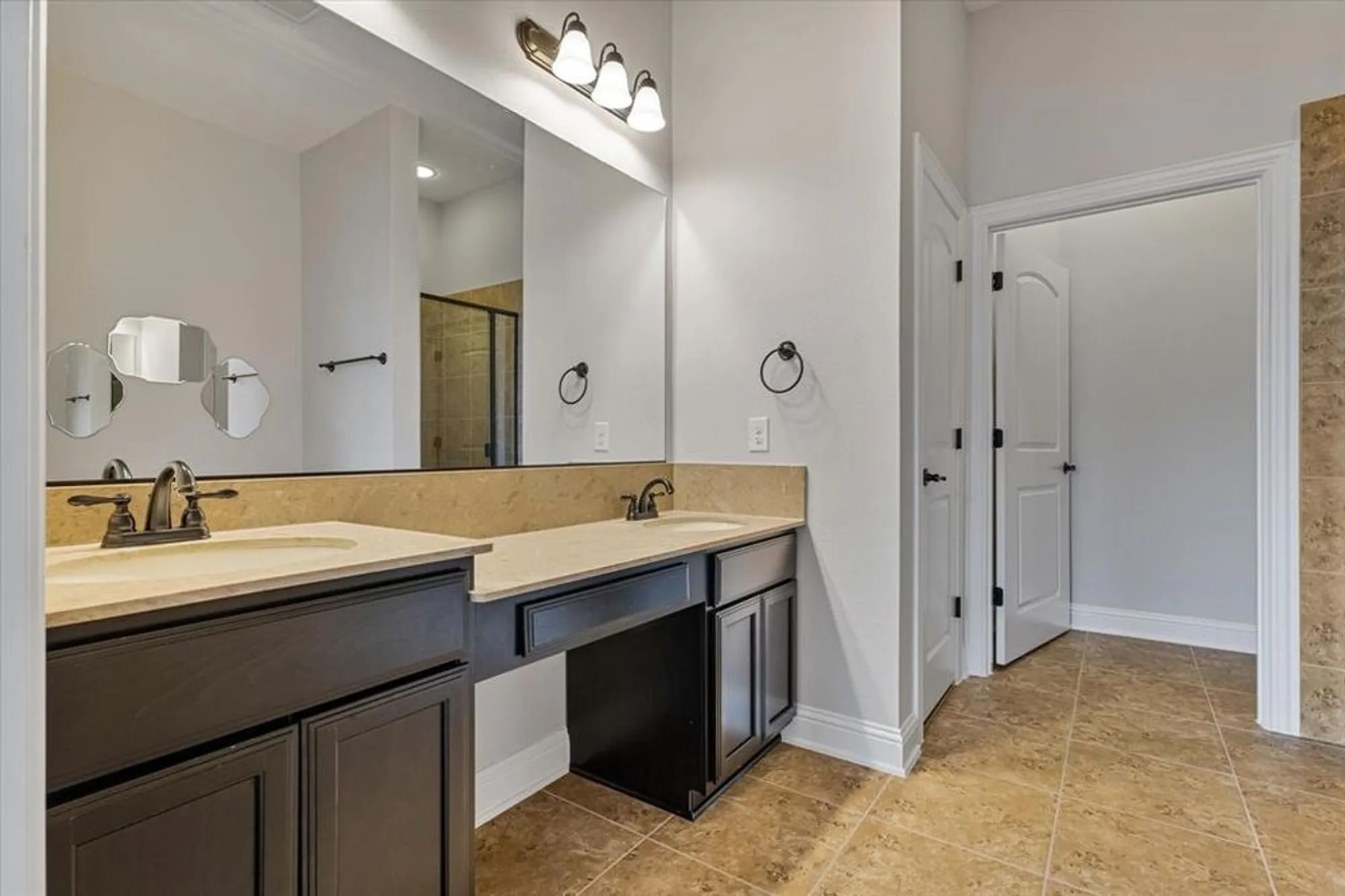 Property Slideshow image 15 of 28 | 3701 creek view dr, Mckinney, TX, 75071