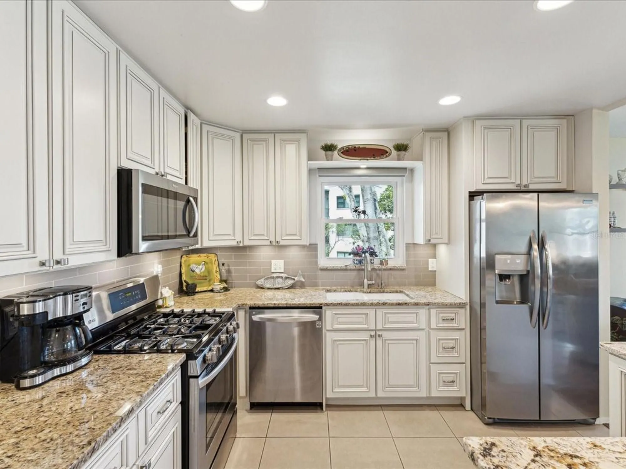 Property Slideshow image 6 of 20 | 5980 terrace park dr n unit 214, Saint Petersburg, FL, 33709