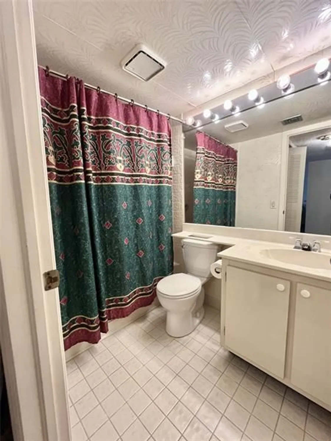 Property Slideshow image 17 of 29 | 9691 n belfort cir 305, Tamarac, FL, 33321