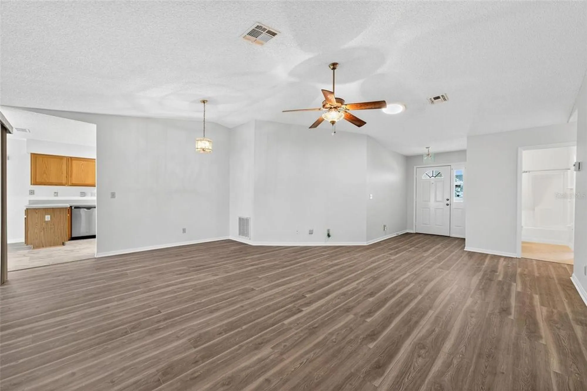 Property Slideshow image 8 of 60 | 651 timbercrest dr, Leesburg, FL, 34748