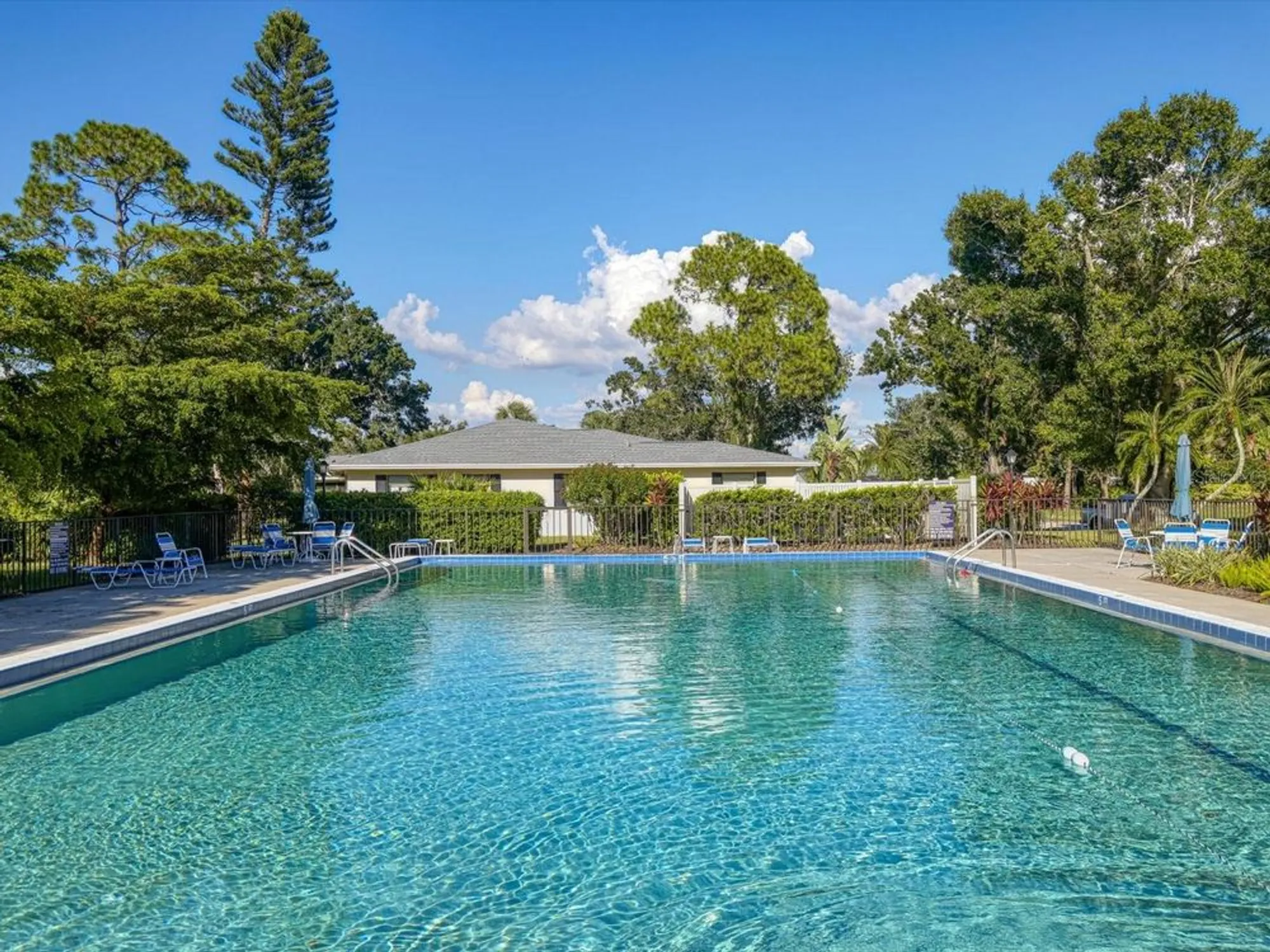 Property Slideshow image 40 of 51 | 7157 fairway bend cir, Sarasota, FL, 34243