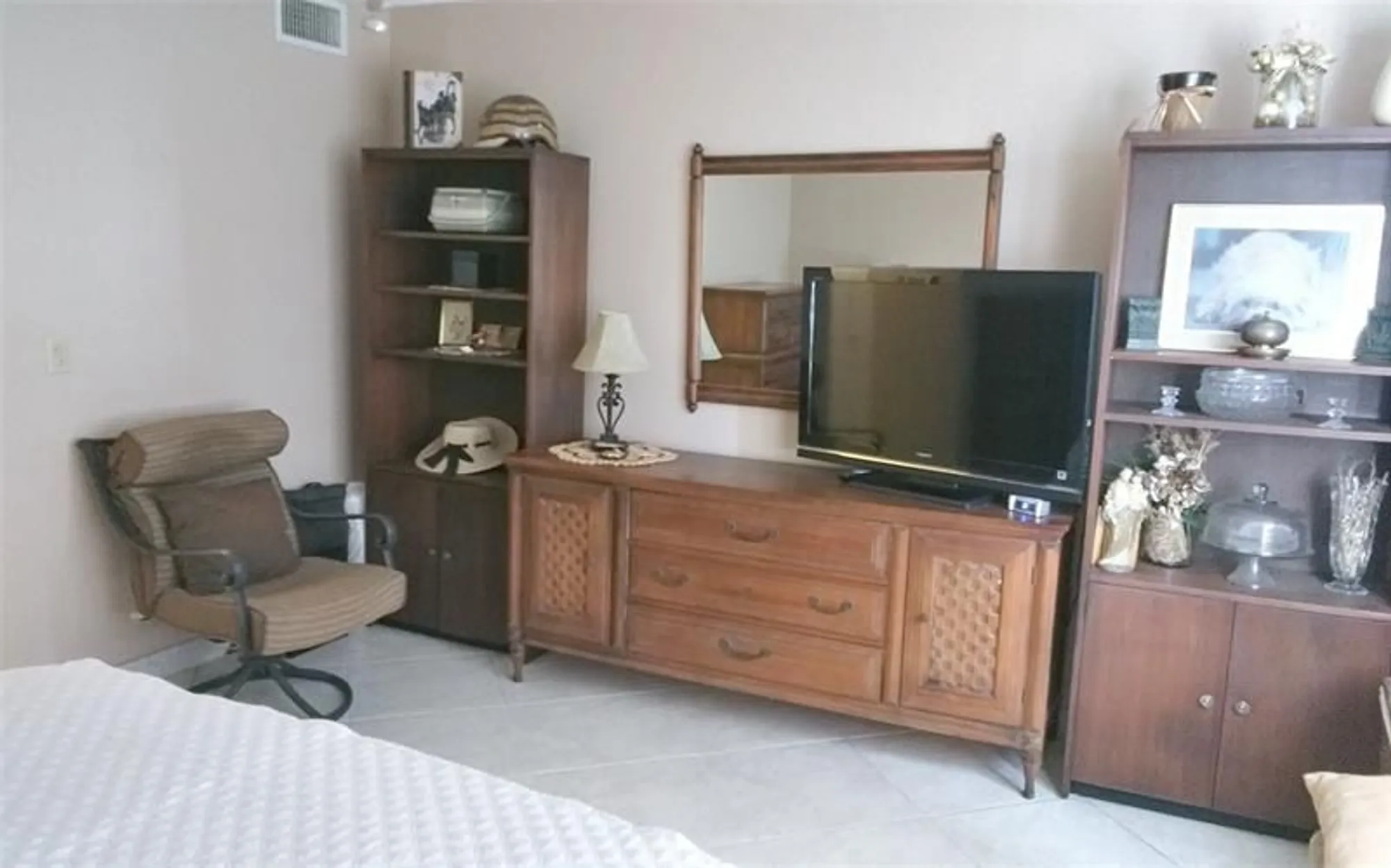 Property Slideshow image 23 of 62 | 206 se 10th st 406, Dania Beach, FL, 33004