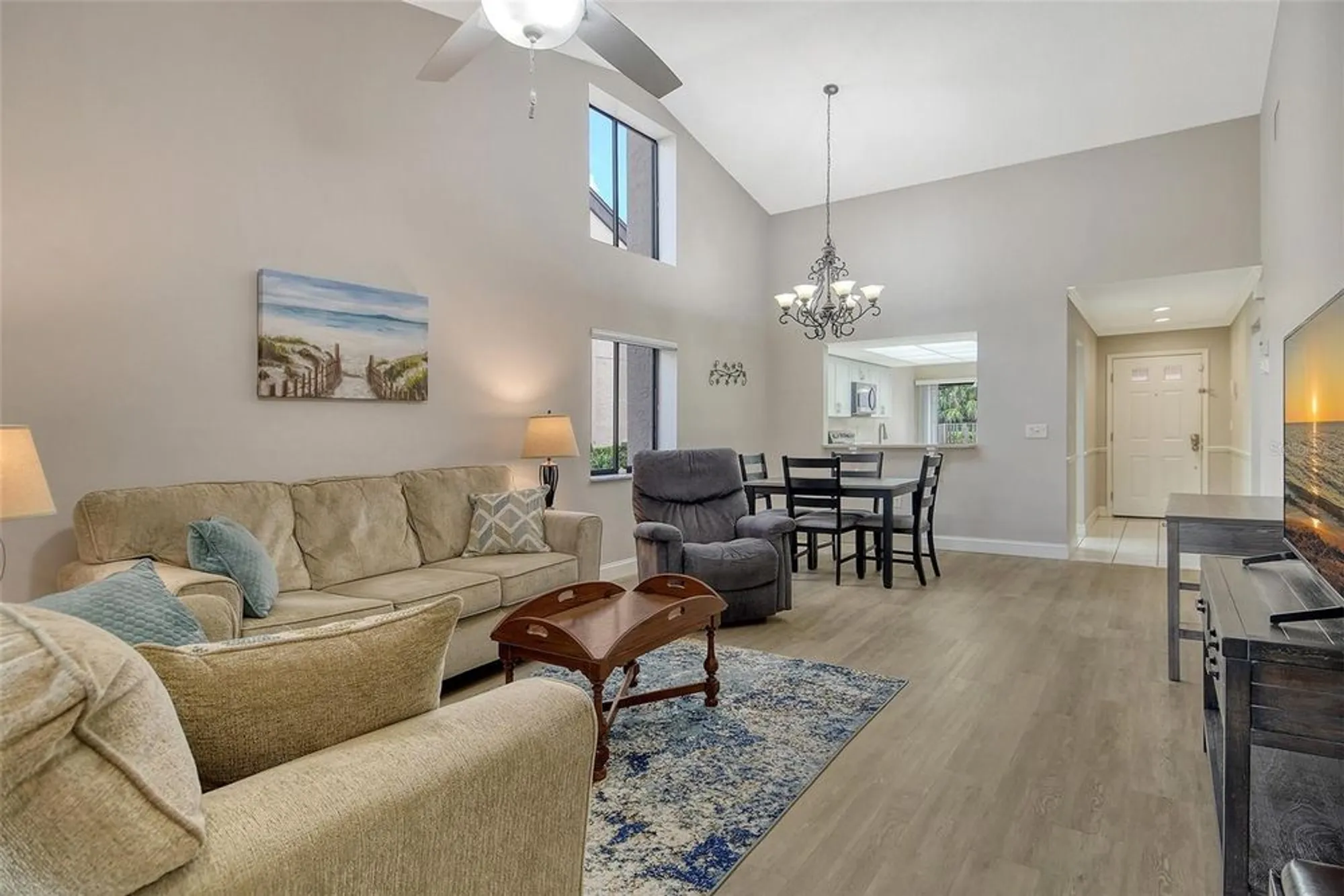 Property Slideshow image 10 of 38 | 6261 timber lake dr f6, Sarasota, FL, 34243