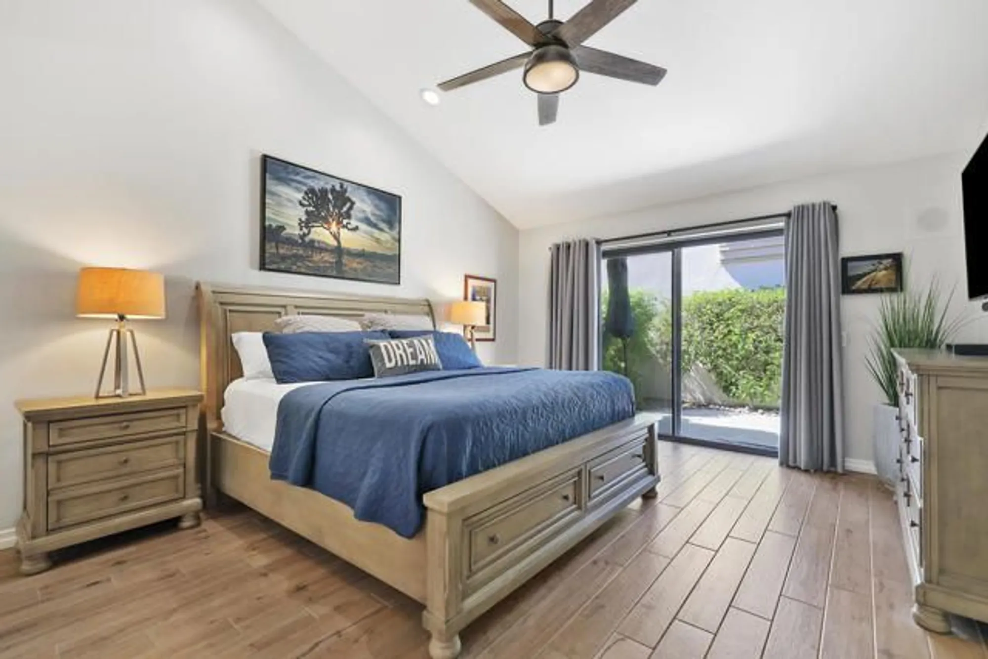 Property Slideshow image 20 of 53 | 55280 riviera, La Quinta, CA, 92253