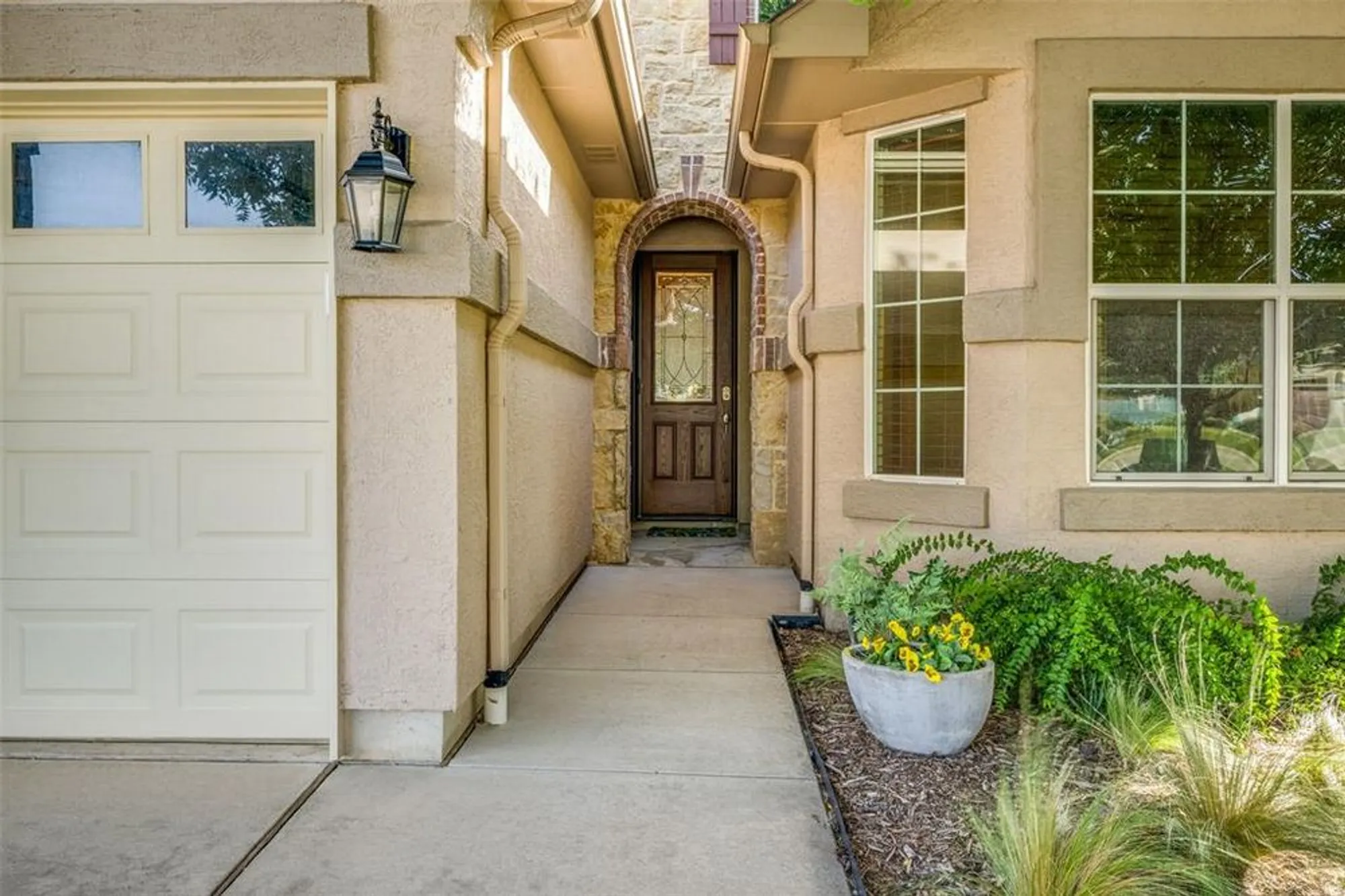 Property Slideshow image 3 of 39 | 11800 southerland dr, Denton, TX, 76207