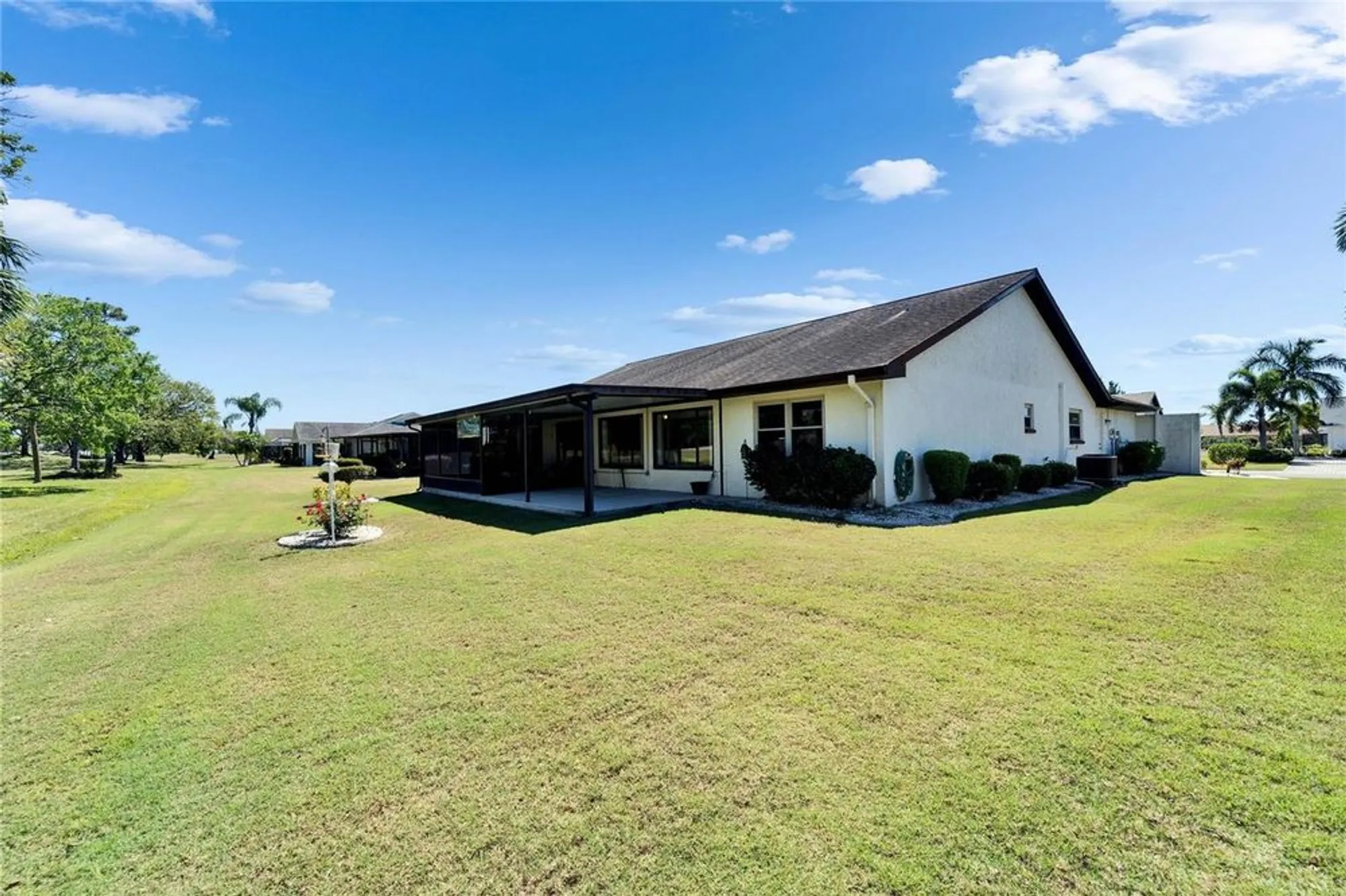 Property Slideshow image 51 of 79 | 2007 east view dr, Sun City Center, FL, 33573